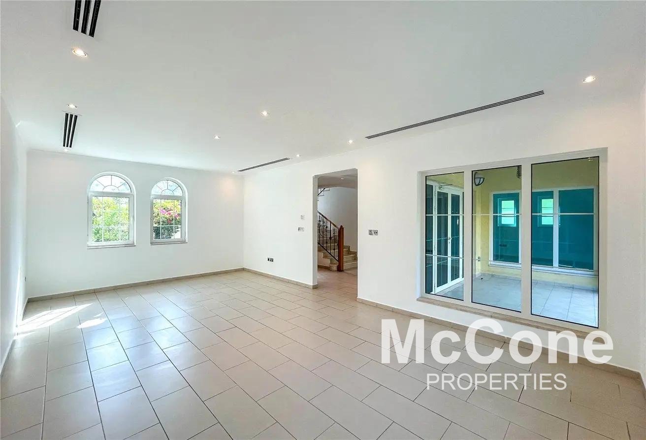 3 Bedroom Villa for Rent in District 8, Jumeirah Park — photo 2 of 16