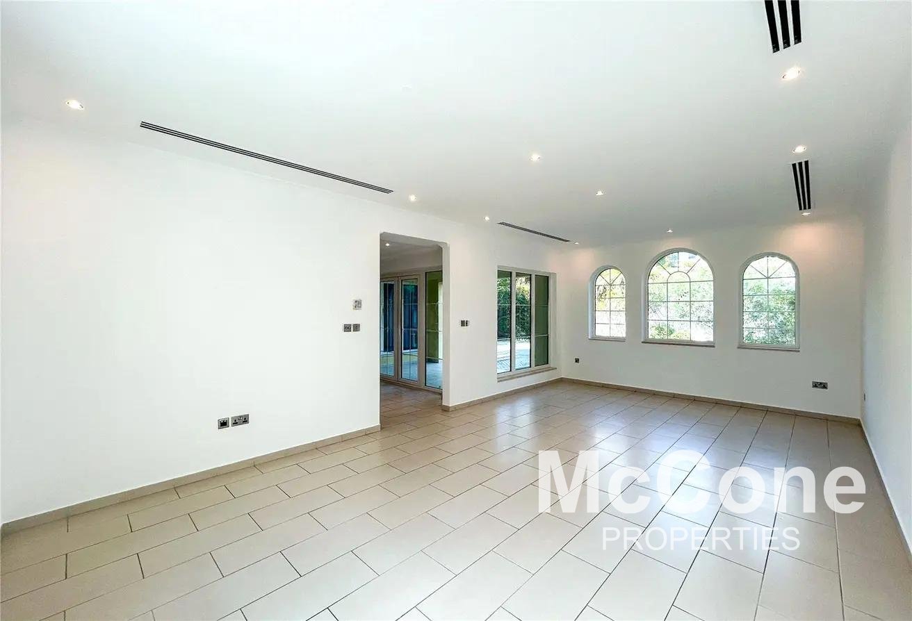 3 Bedroom Villa for Rent in District 8, Jumeirah Park — photo 3 of 16