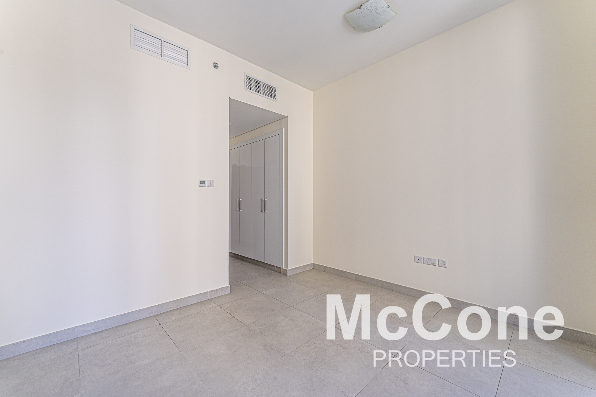 2 Bedroom Apartment for Rent in Marina Arcade Tower, Dubai Marina — photo 4 of 15