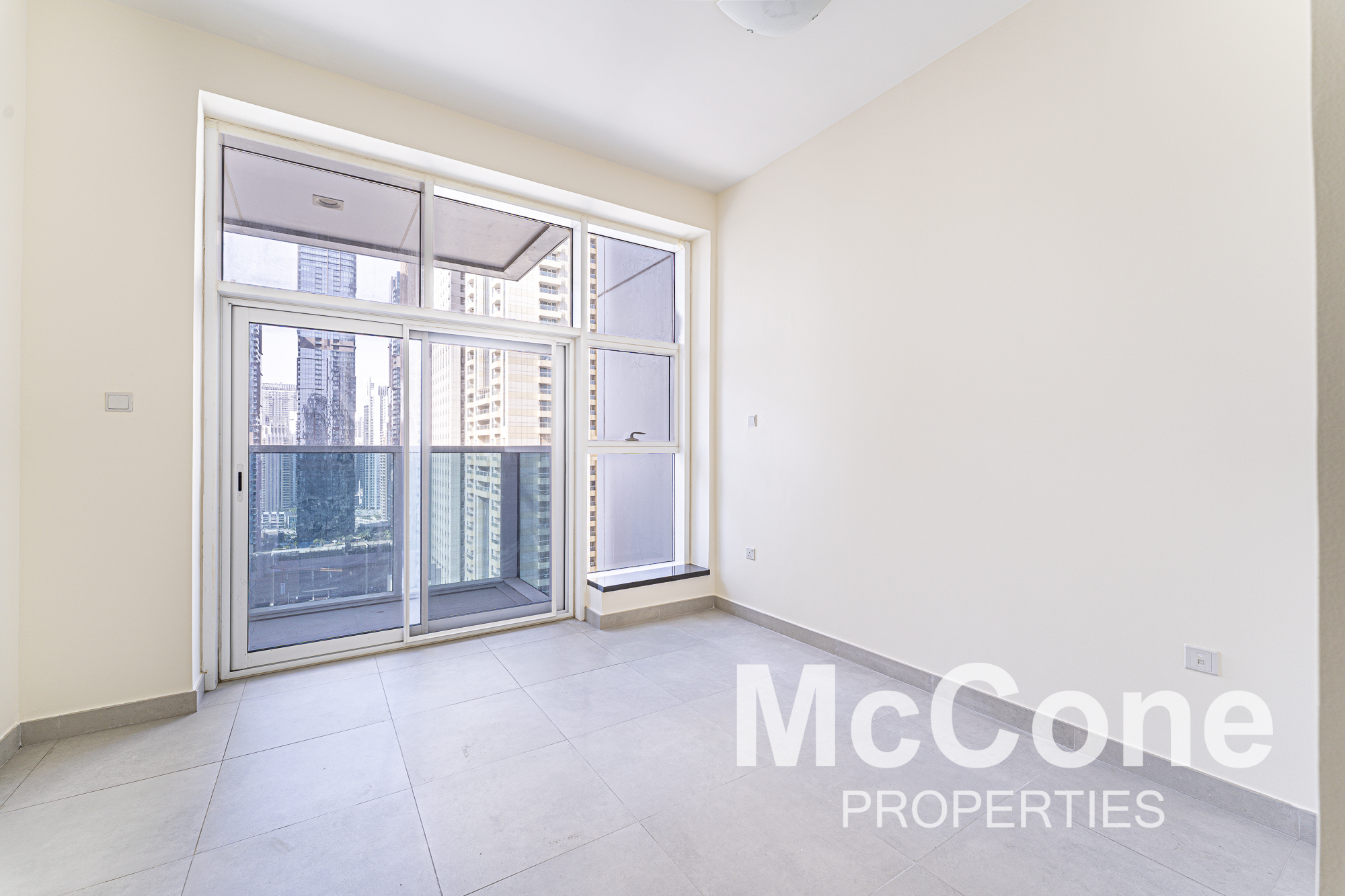 2 Bedroom Apartment for Rent in Marina Arcade Tower, Dubai Marina — photo 5 of 15