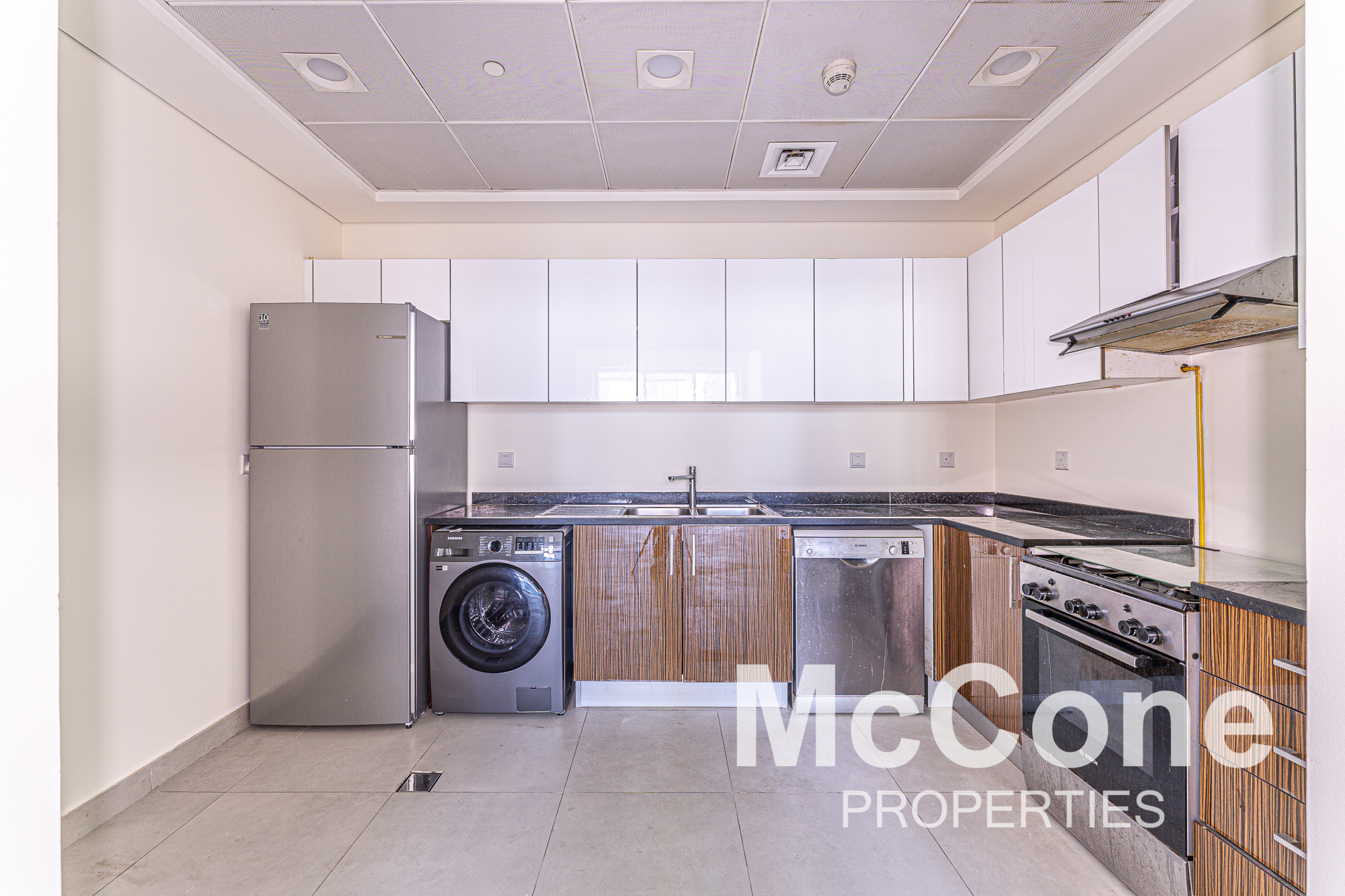 2 Bedroom Apartment for Rent in Marina Arcade Tower, Dubai Marina — photo 3 of 15