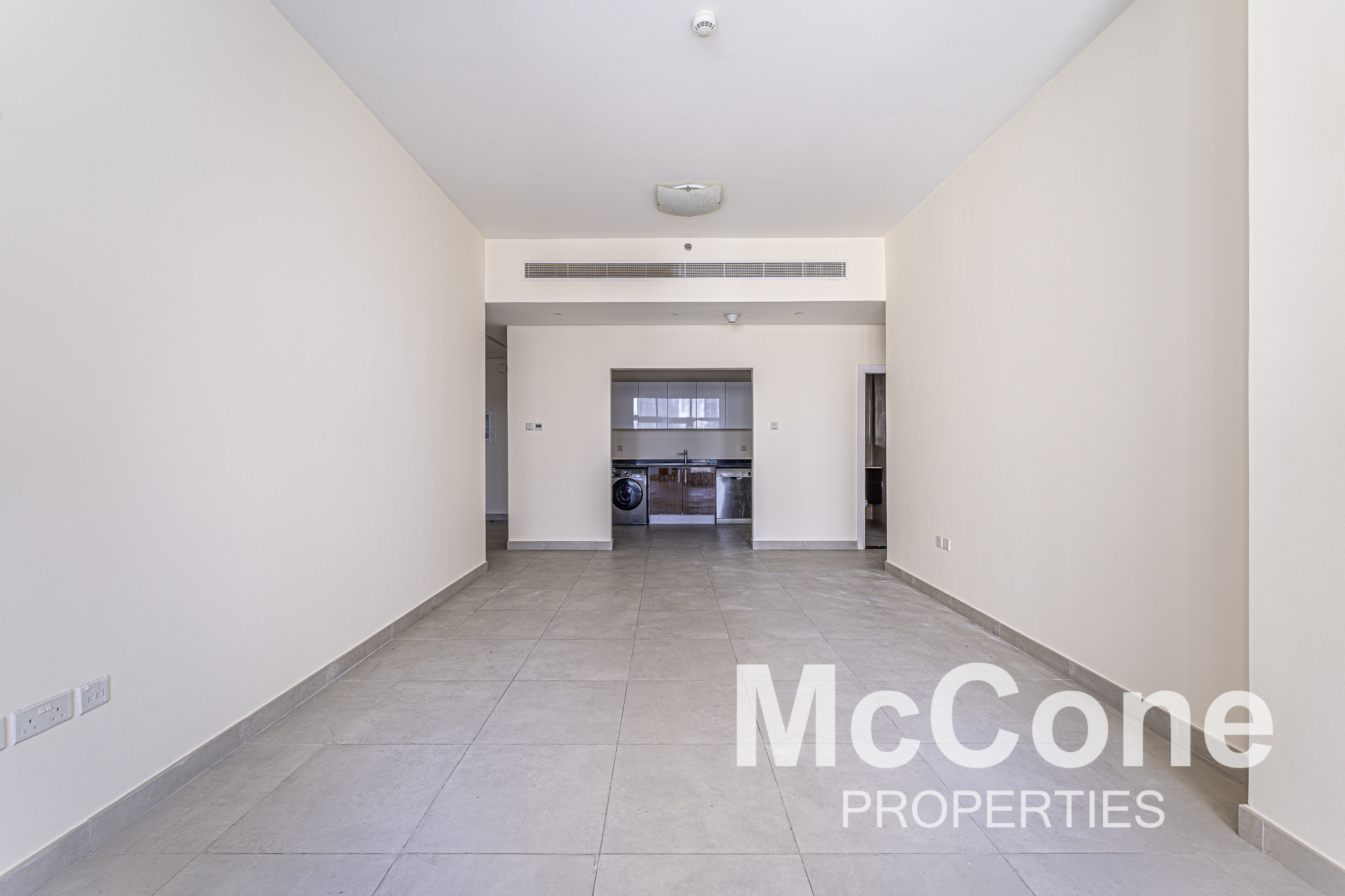 2 Bedroom Apartment for Rent in Marina Arcade Tower, Dubai Marina — photo 2 of 15