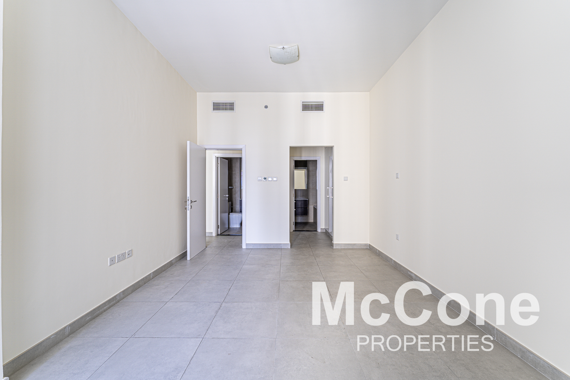 2 Bedroom Apartment for Rent in Marina Arcade Tower, Dubai Marina — photo 7 of 15