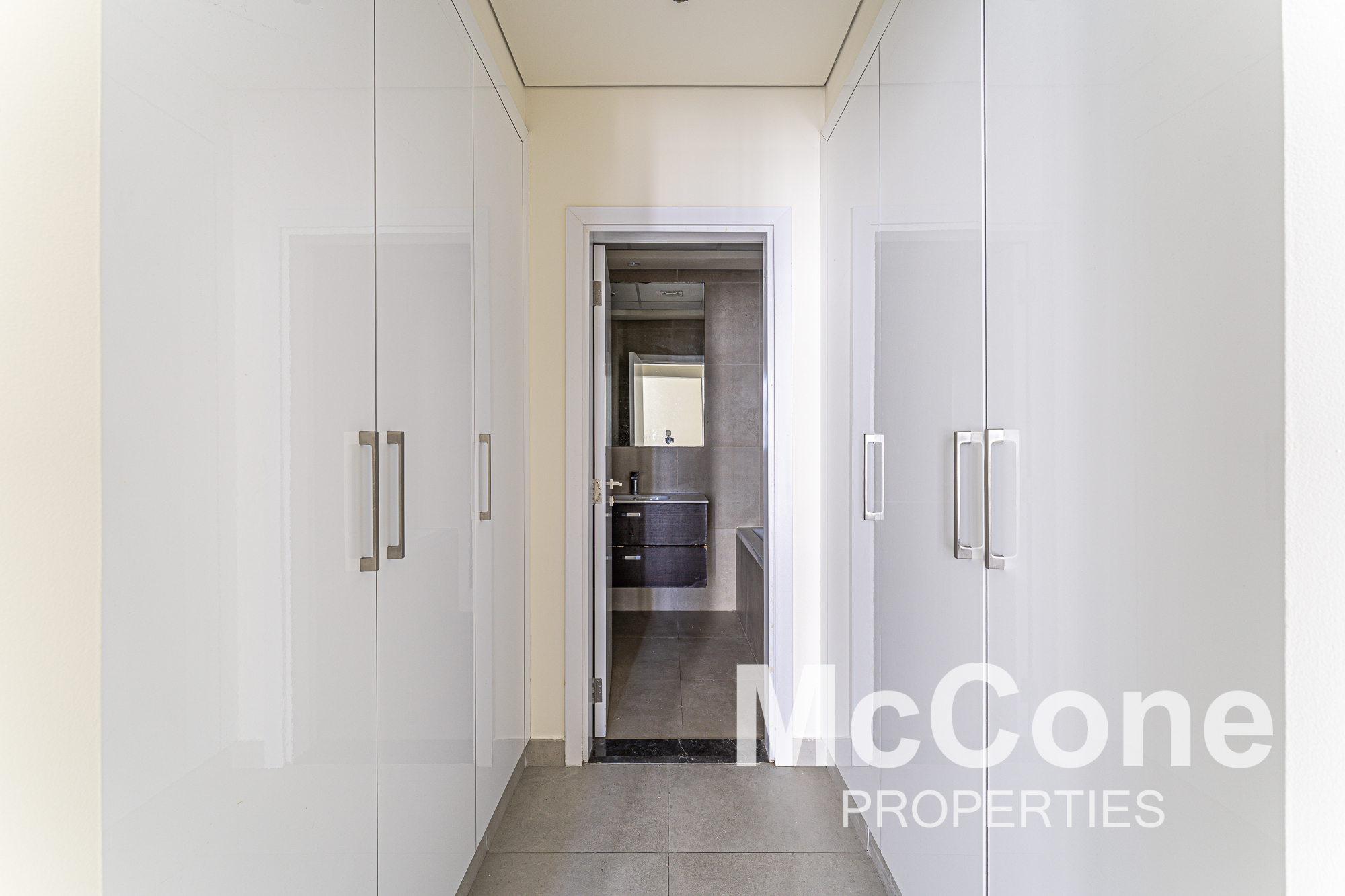 2 Bedroom Apartment for Rent in Marina Arcade Tower, Dubai Marina — photo 8 of 15