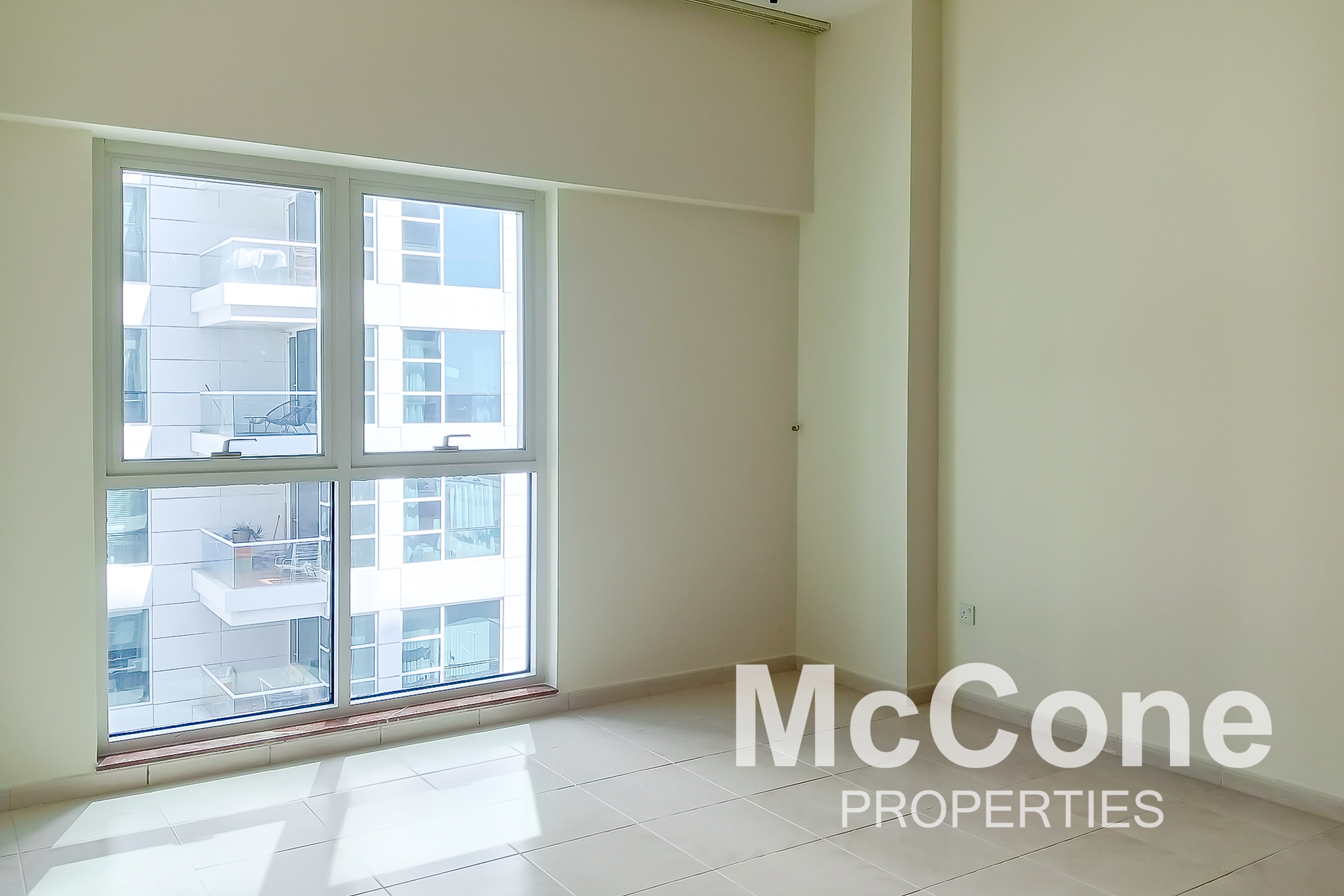 2 Bedroom Apartment for Rent in Cascades Tower, Dubai Marina — photo 2 of 11