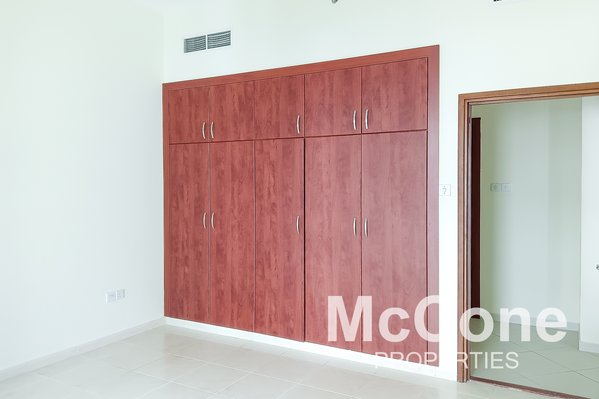 2 Bedroom Apartment for Rent in Cascades Tower, Dubai Marina — photo 5 of 11