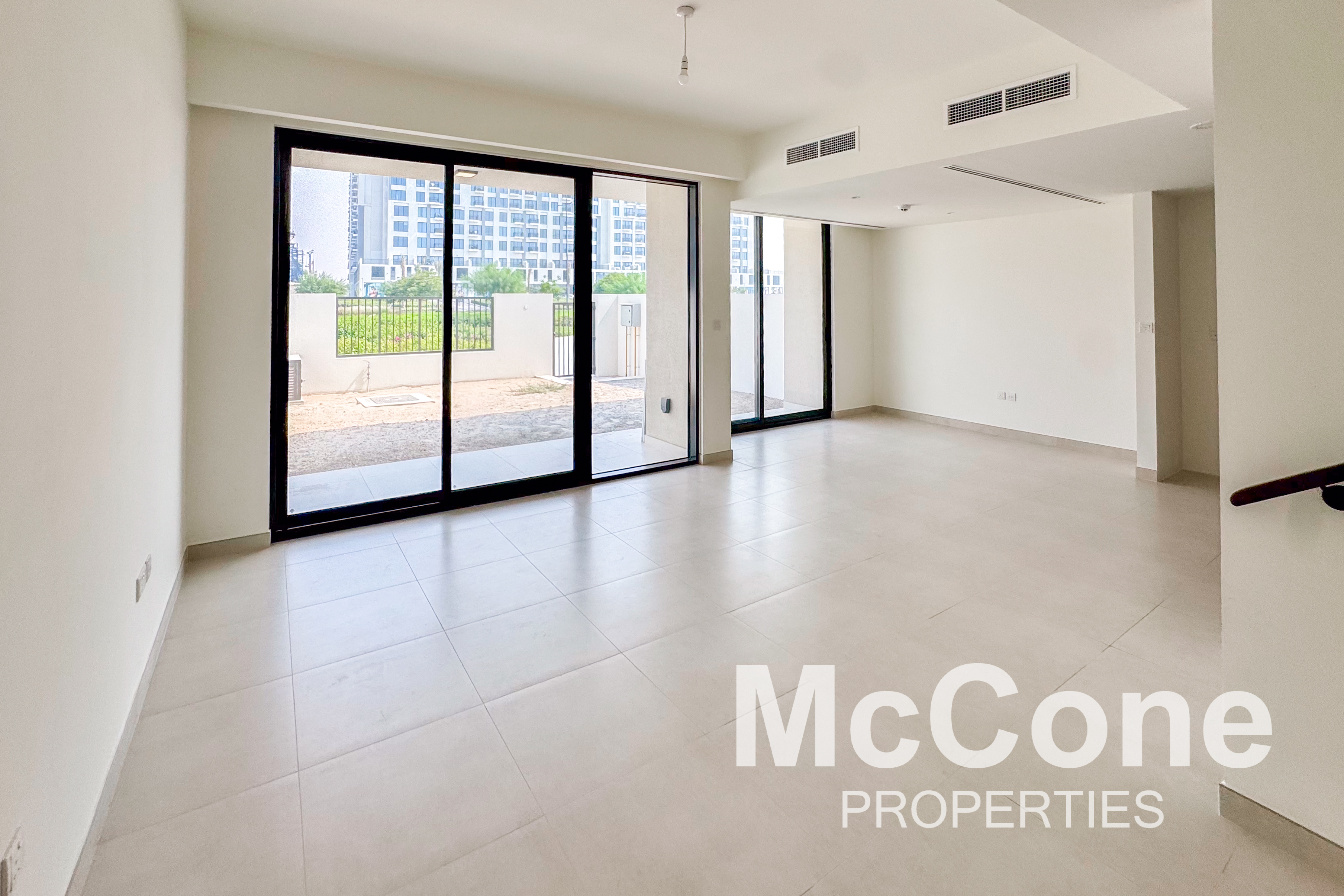 4 Bedroom Townhouse for Rent in Maha Townhouses, Town Square — photo 2 of 13