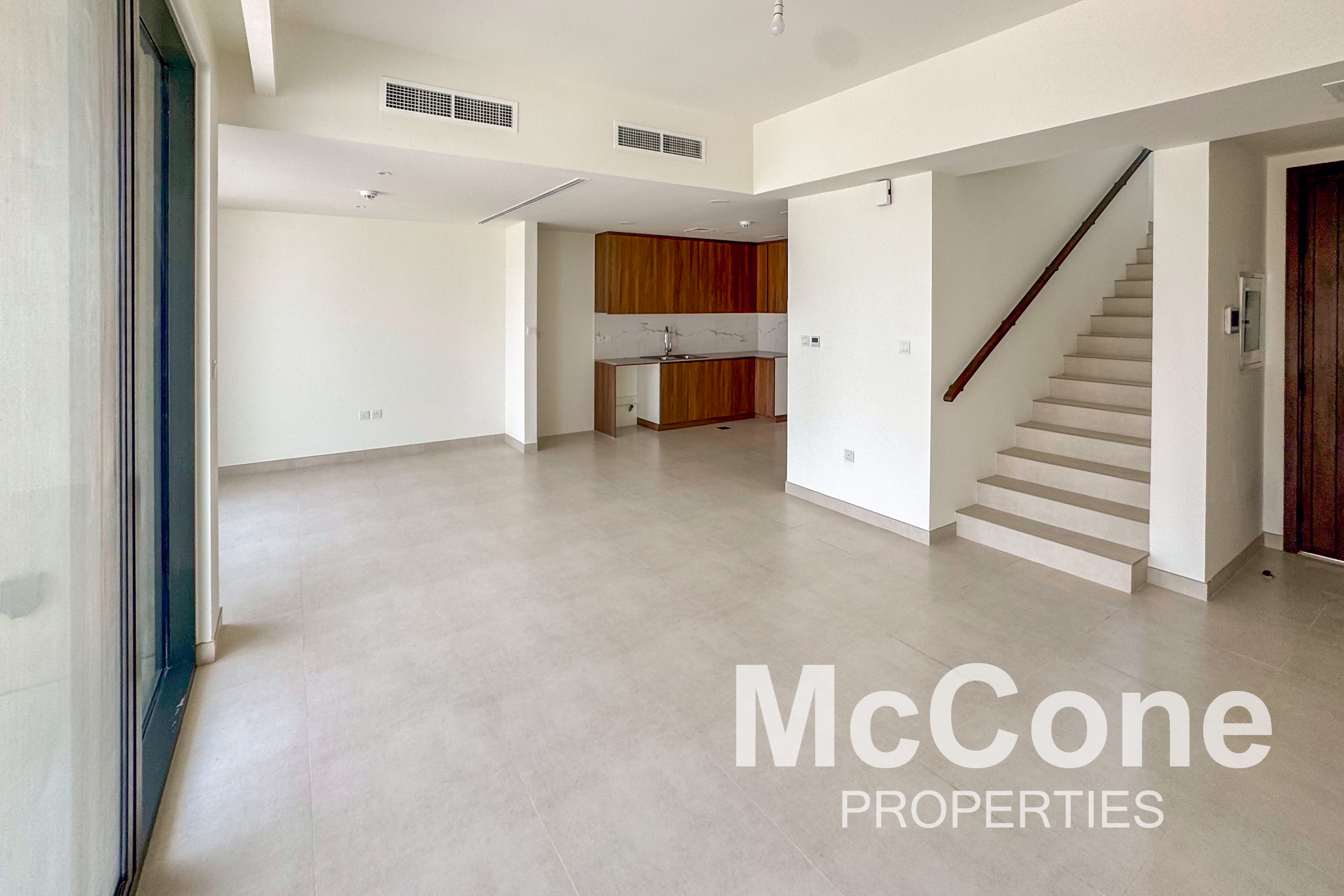 4 Bedroom Townhouse for Rent in Maha Townhouses, Town Square — photo 3 of 13