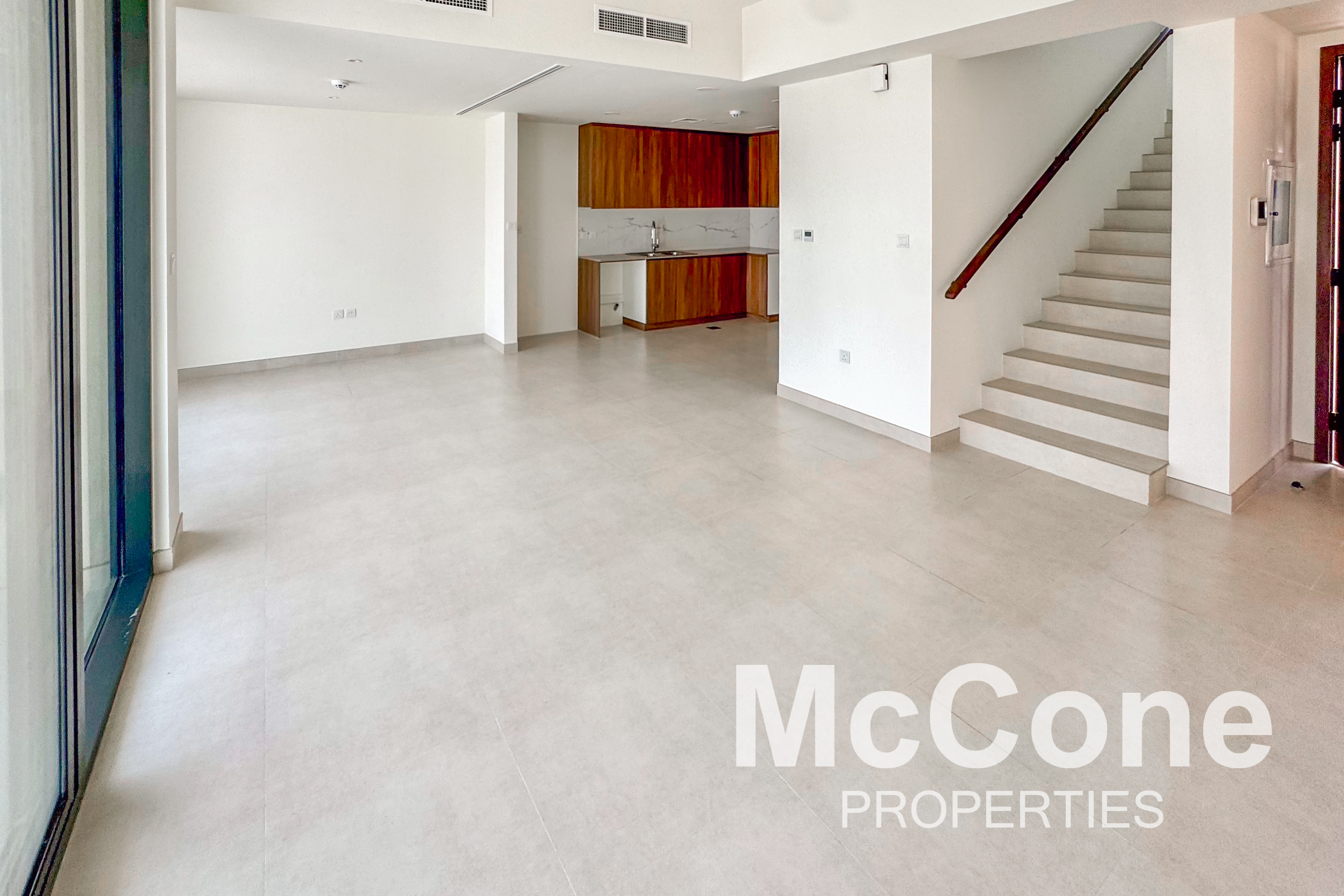 4 Bedroom Townhouse for Rent in Maha Townhouses, Town Square — photo 4 of 13