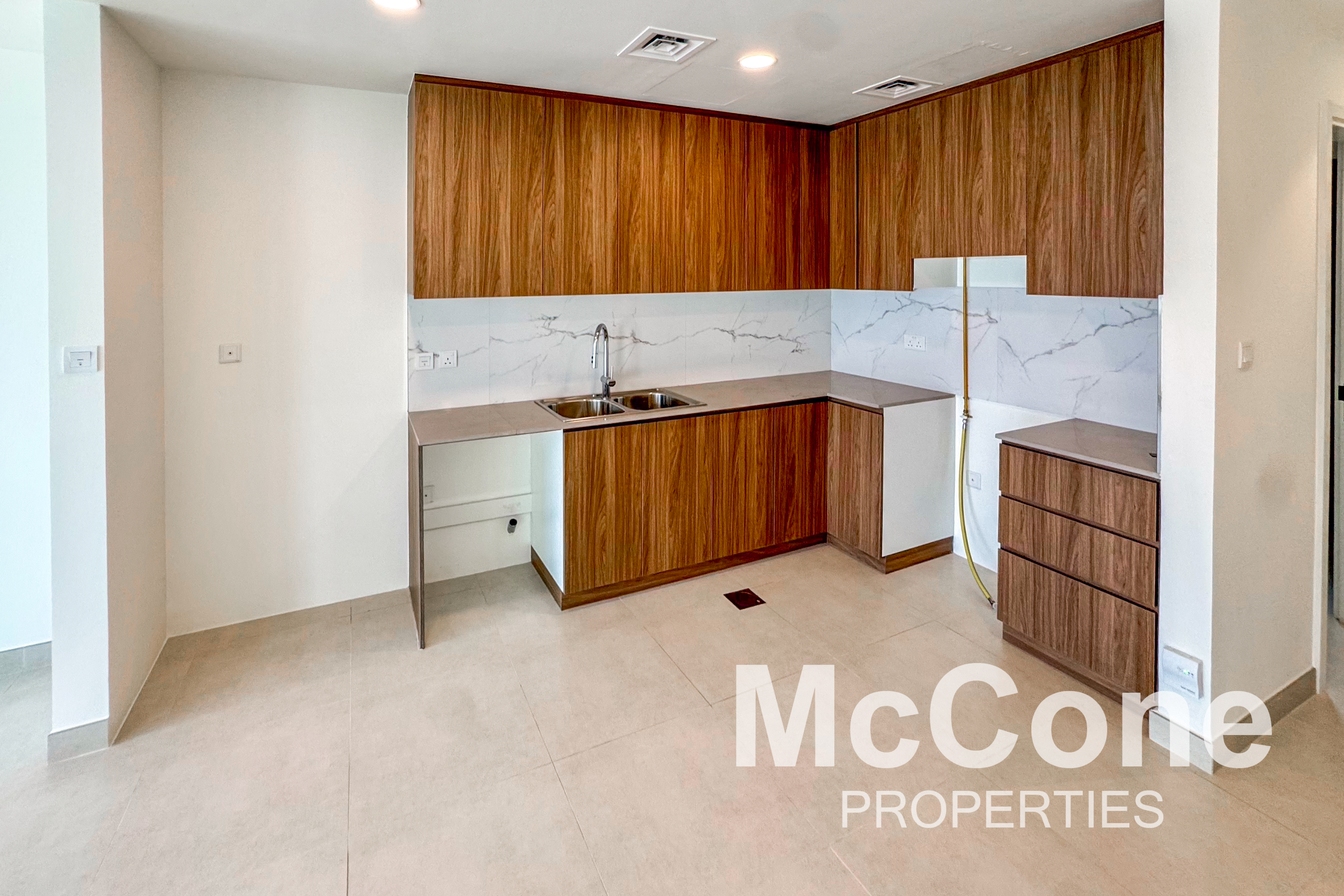 4 Bedroom Townhouse for Rent in Maha Townhouses, Town Square — photo 5 of 13