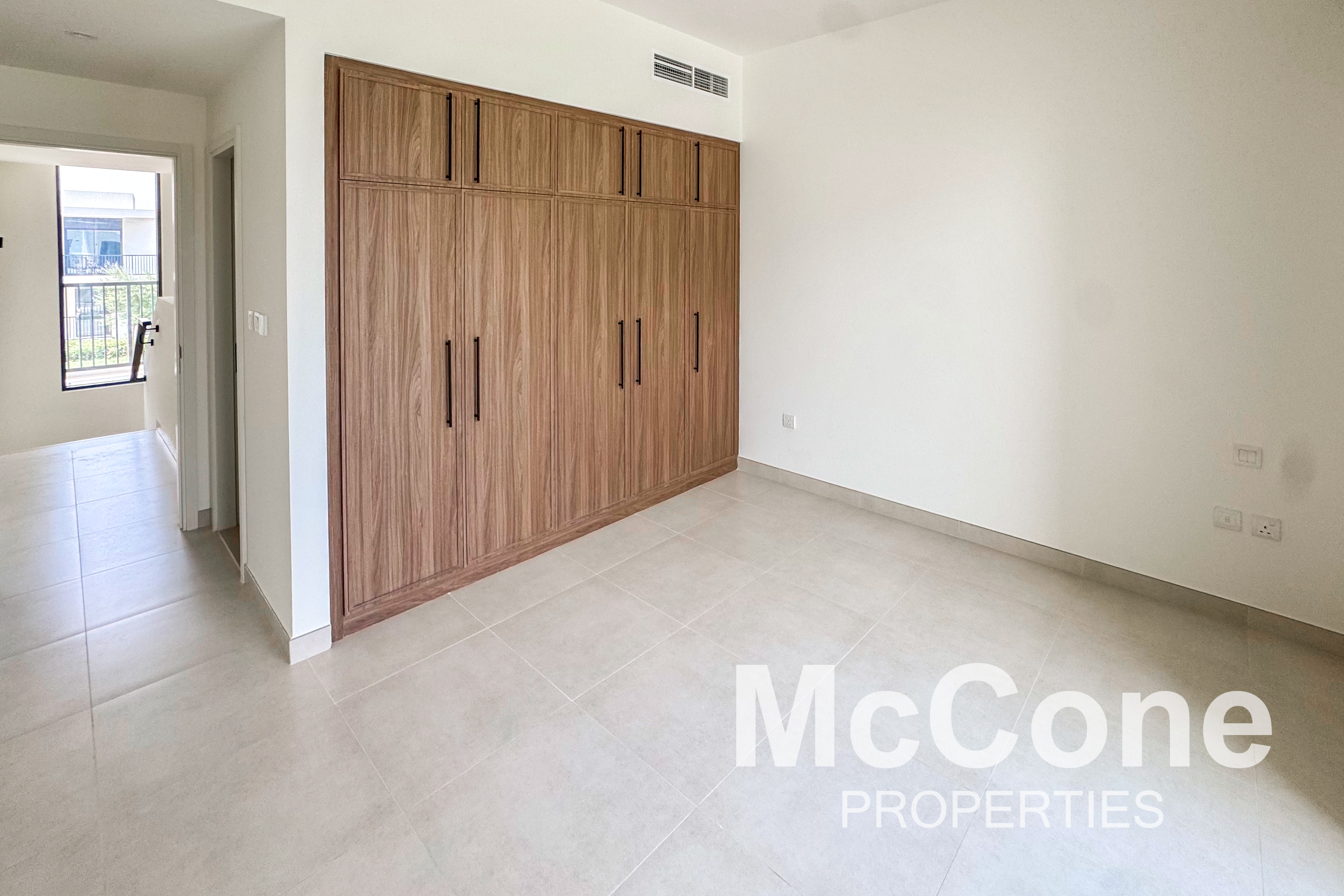 4 Bedroom Townhouse for Rent in Maha Townhouses, Town Square — photo 6 of 13