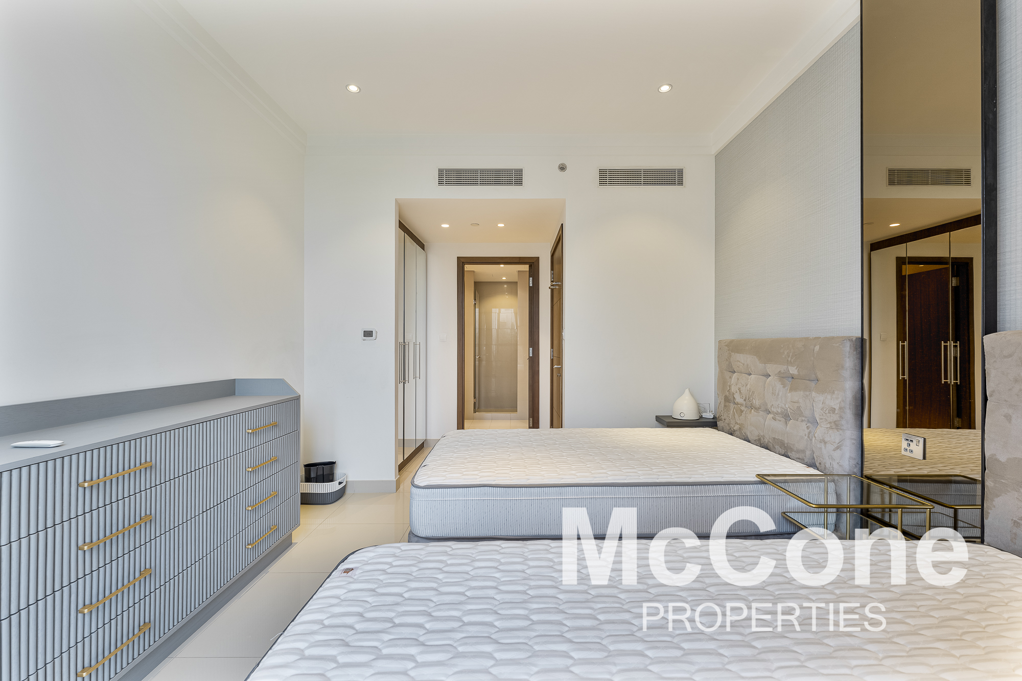 2 Bedroom Apartment for Rent in Boulevard Point, Downtown Dubai — photograph 17 of 27