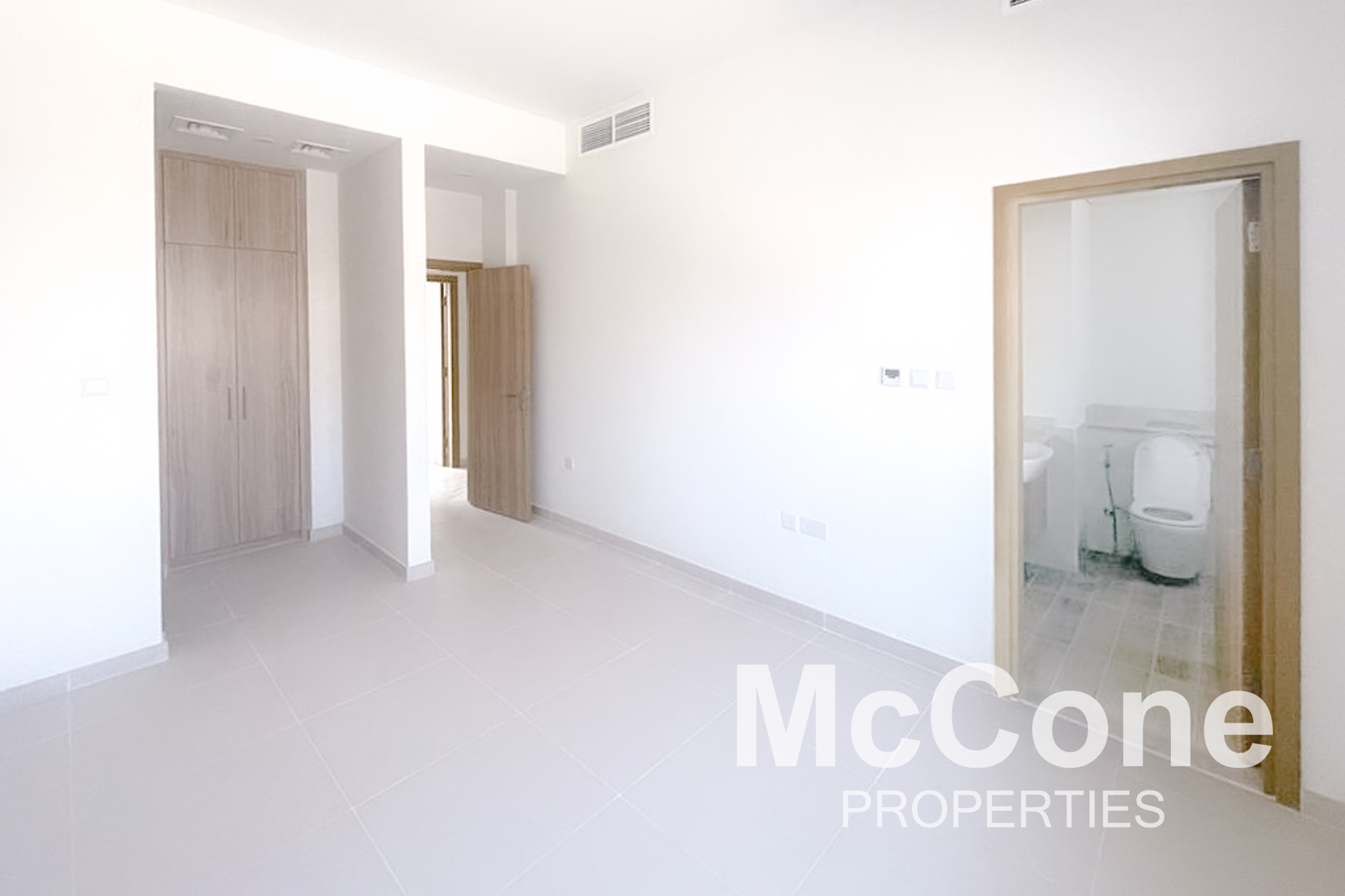 4 Bedroom Villa for Rent in Amaranta B, Villanova — photo 8 of 14