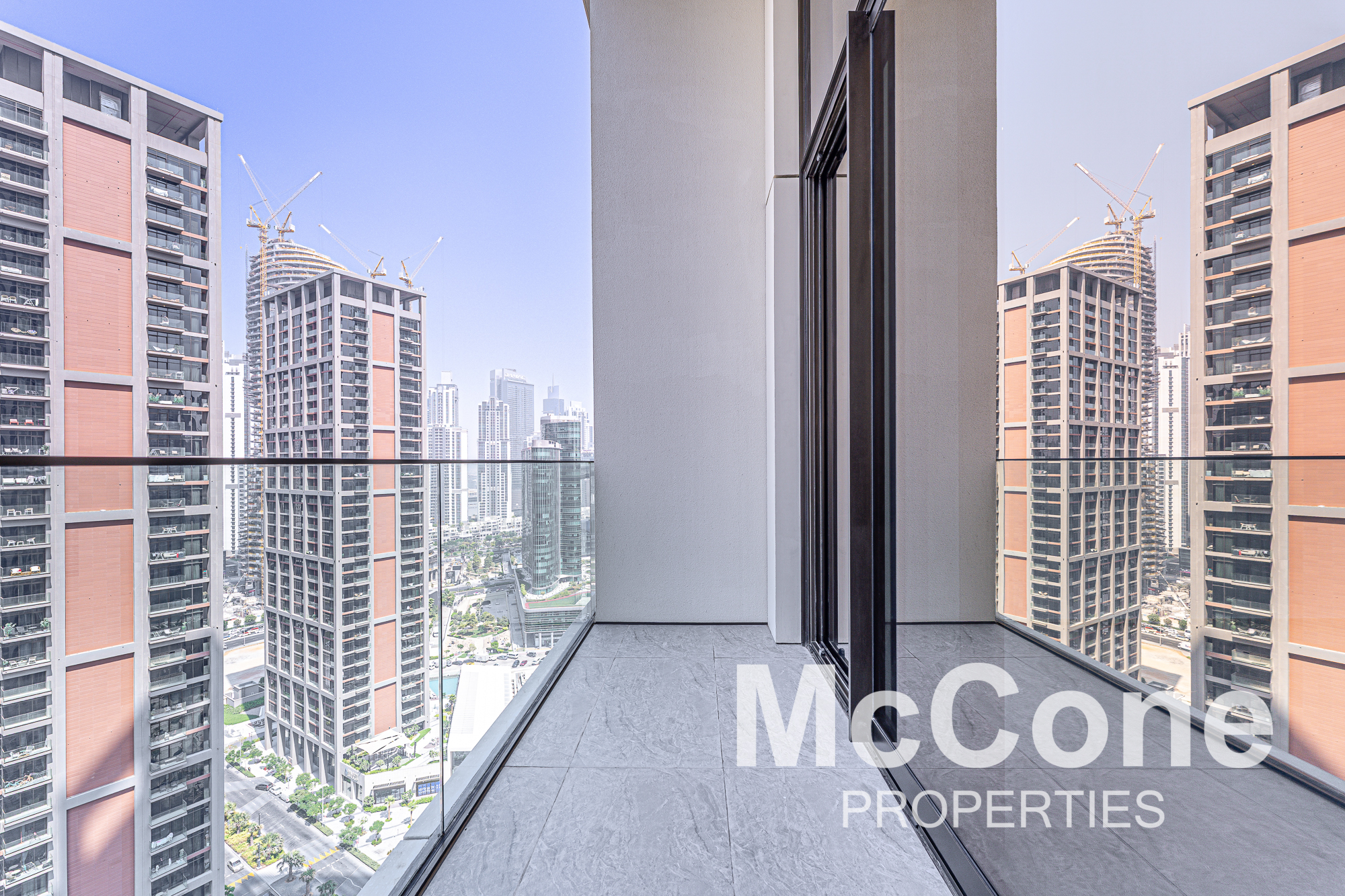 Studio Apartment for Rent in Peninsula Four, Business Bay — photograph 10 of 11