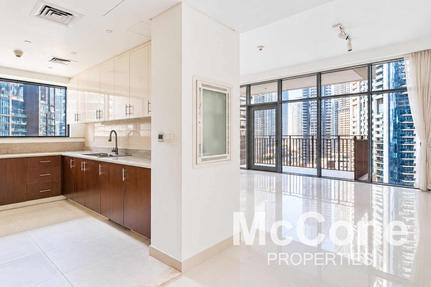 2 Bedroom Apartment for Rent in Boulevard Crescent Tower 2, Downtown Dubai — photo 2 of 20