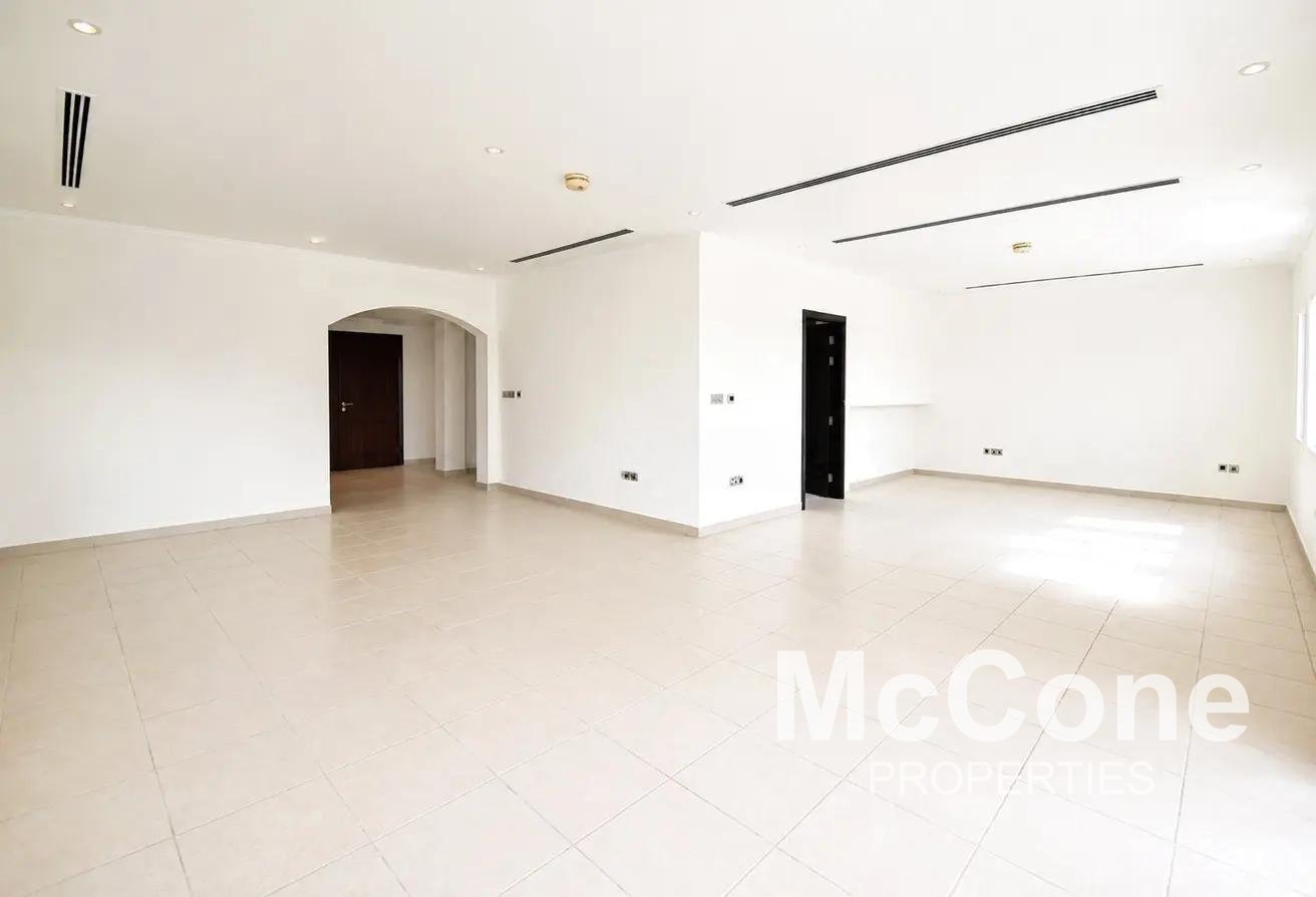 3 Bedroom Villa for Rent in District 7, Jumeirah Park — photo 2 of 10
