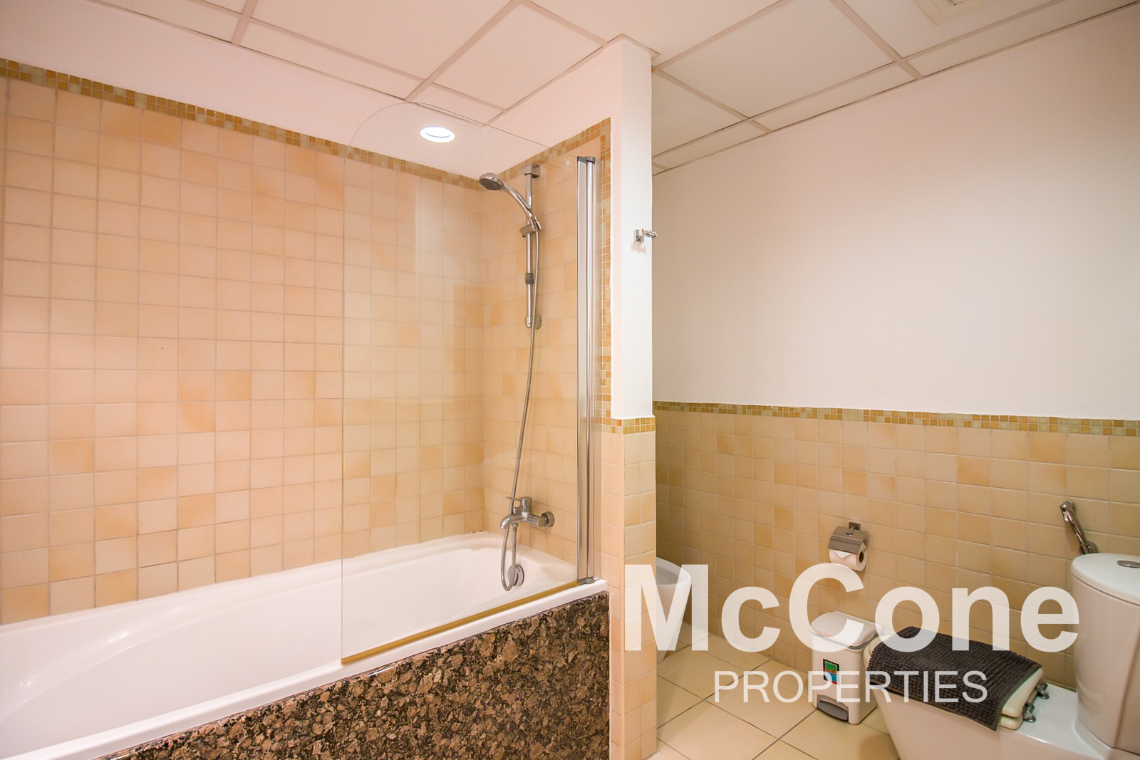 3 Bedroom Apartment for Rent in Shams 2, Jumeirah Beach Residence — photograph 18 of 19