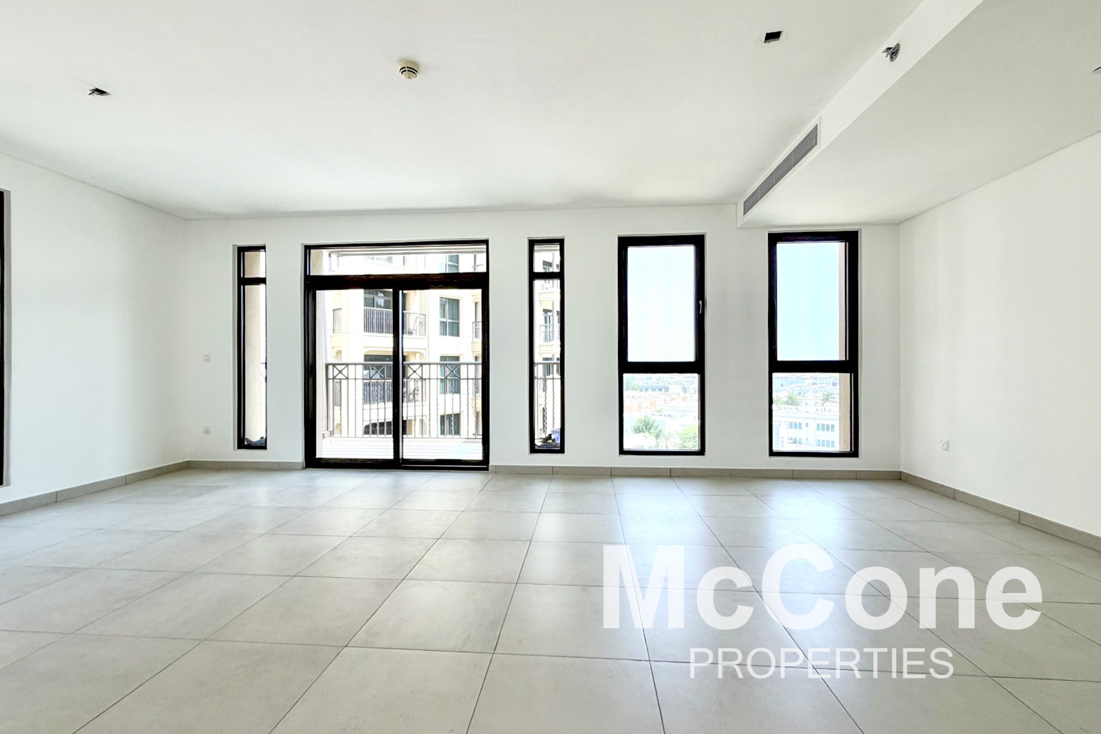2 Bedroom Apartment for Rent in Lamtara 3, Umm Suqeim — photo 2 of 17