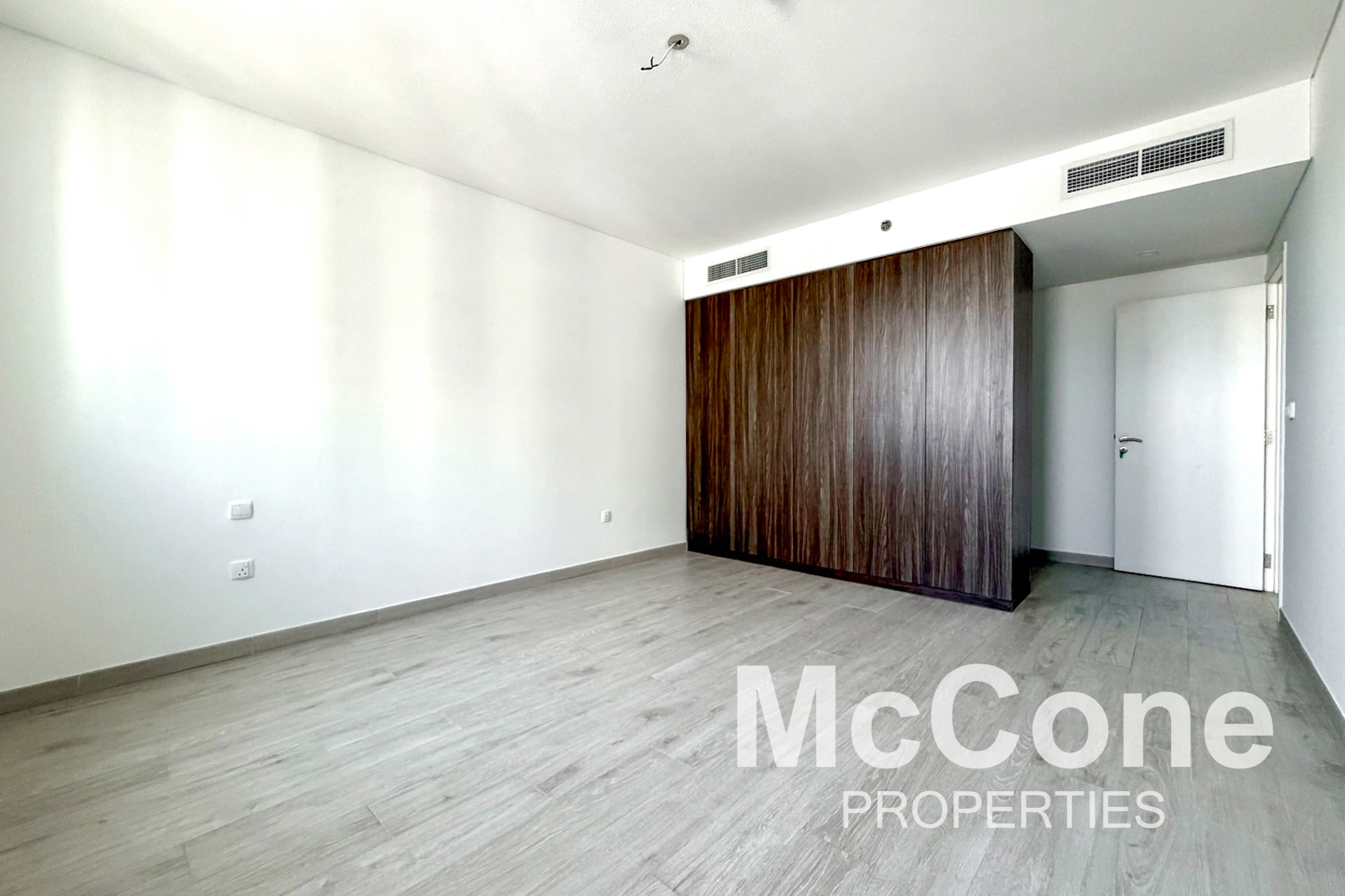 2 Bedroom Apartment for Rent in Lamtara 3, Umm Suqeim — photograph 10 of 17