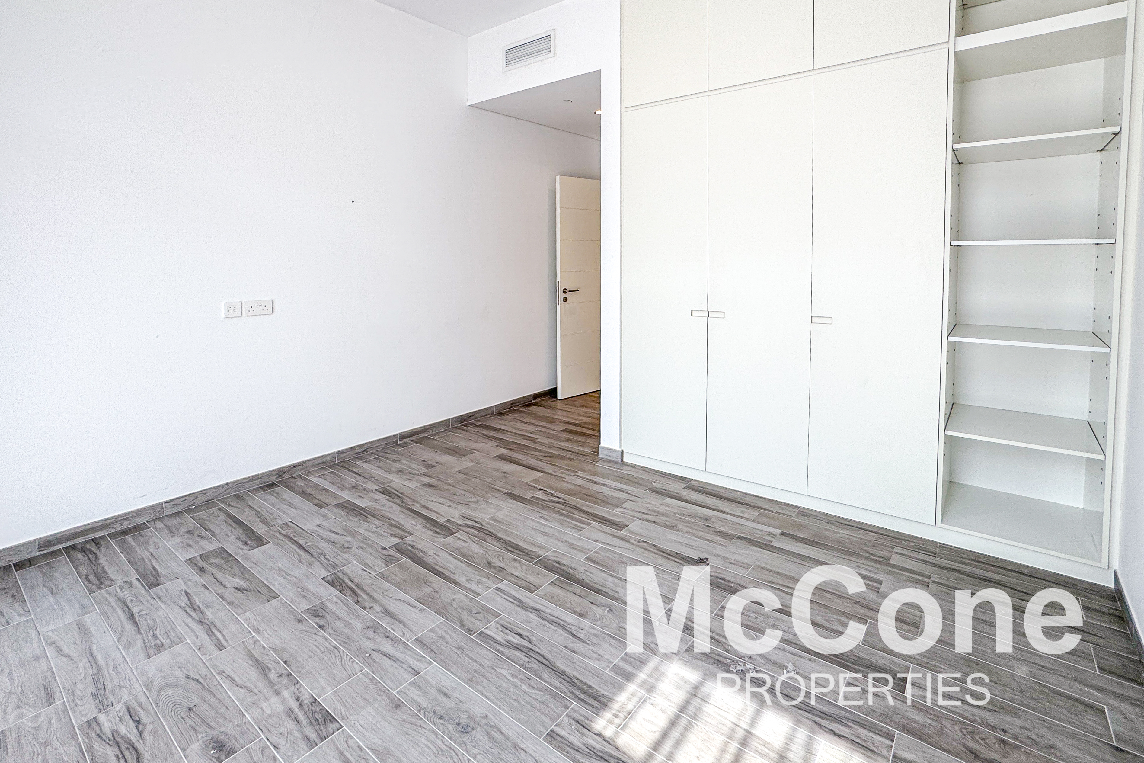 1 Bedroom Apartment for Rent in Belgravia Square, Jumeirah Village Circle — photo 9 of 17