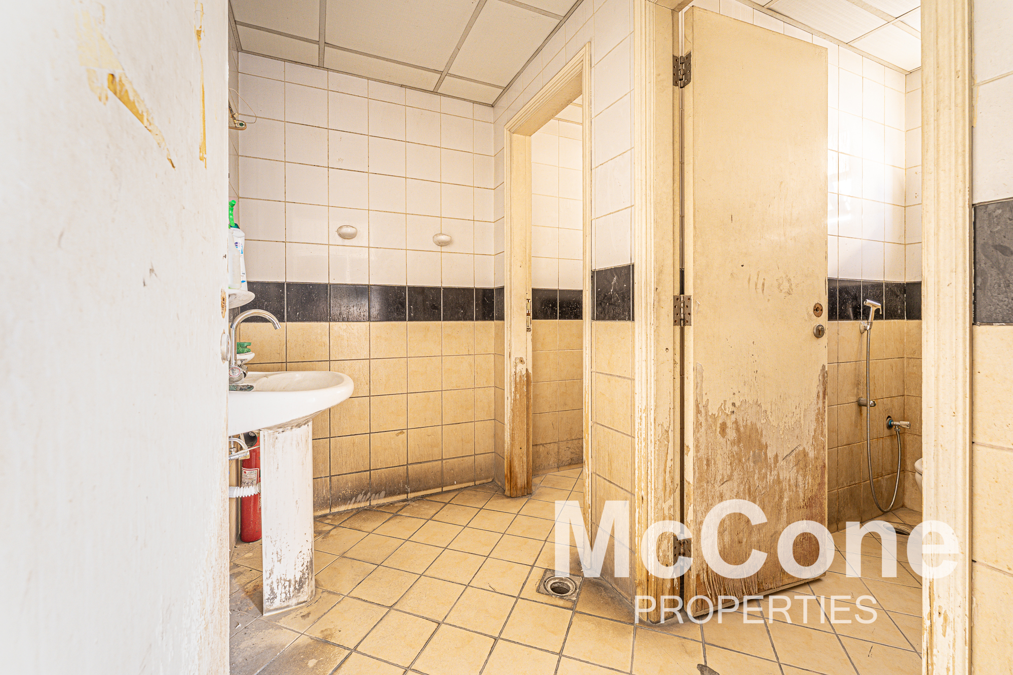 Warehouse for Rent in Al Quoz Industrial Area 3, Al Quoz — photograph 11 of 13