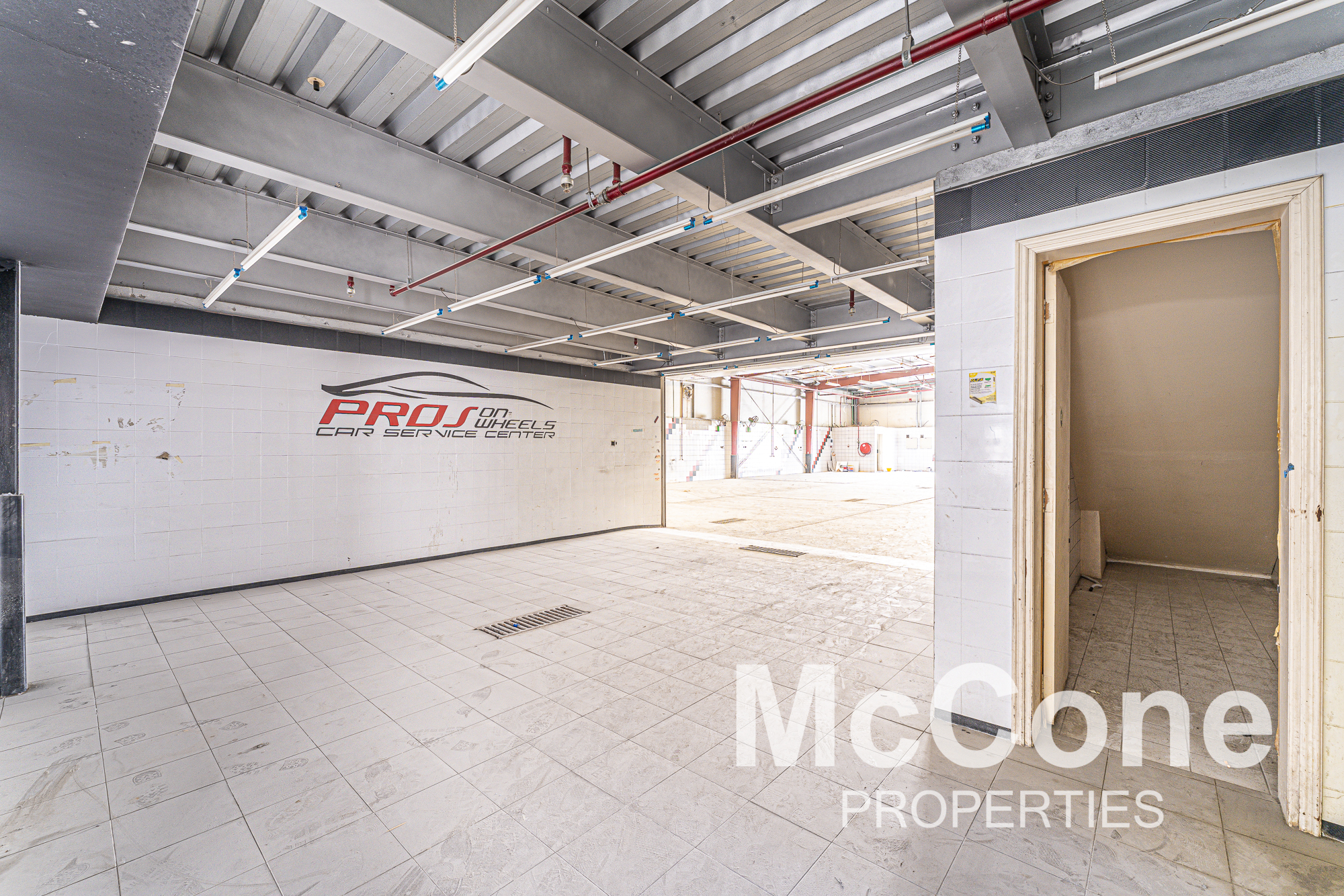 Warehouse for Rent in Al Quoz Industrial Area 3, Al Quoz — photo 7 of 13