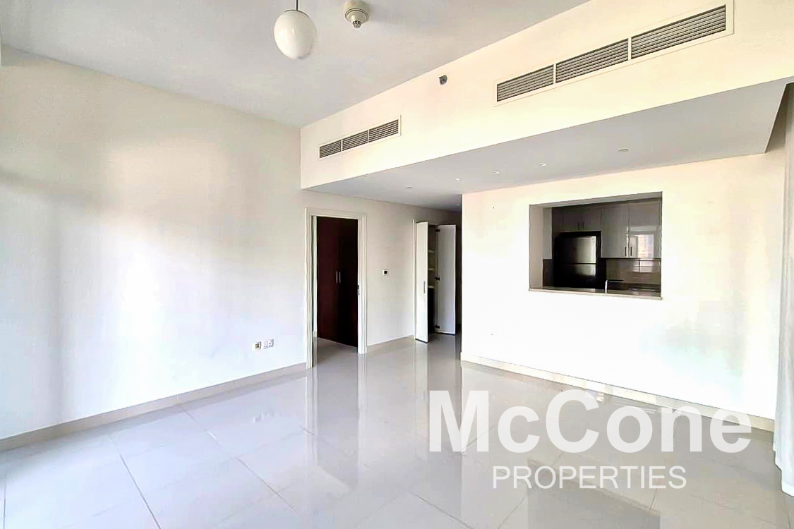 1 Bedroom Apartment for Rent in Boulevard Crescent Tower 1, Downtown Dubai — photo 4 of 17