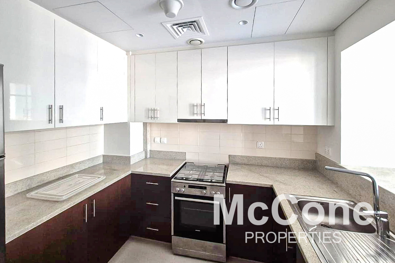 1 Bedroom Apartment for Rent in Boulevard Crescent Tower 1, Downtown Dubai — photo 3 of 17