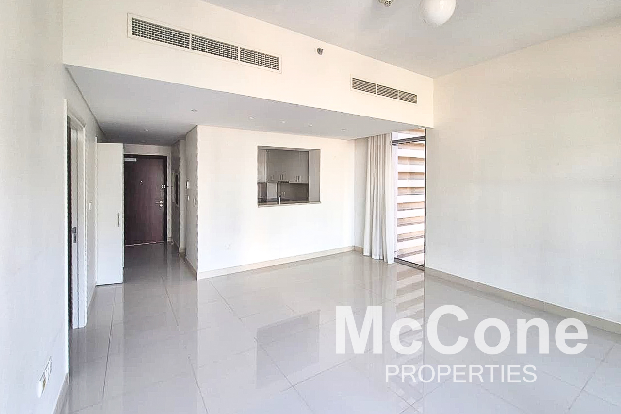 1 Bedroom Apartment for Rent in Boulevard Crescent Tower 1, Downtown Dubai — photo 2 of 17