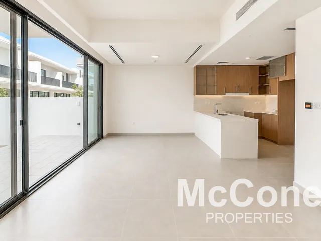 4 Bedroom Villa for Rent in Elora, The Valley