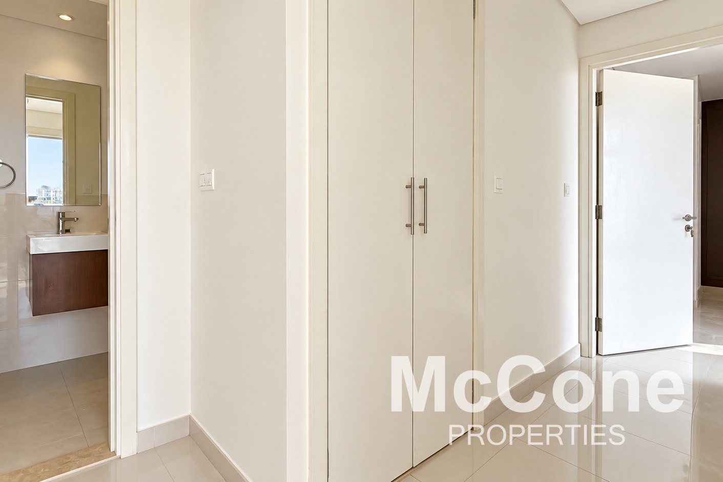 2 Bedroom Apartment for Rent in Boulevard Crescent Tower 2, Downtown Dubai — photograph 10 of 20