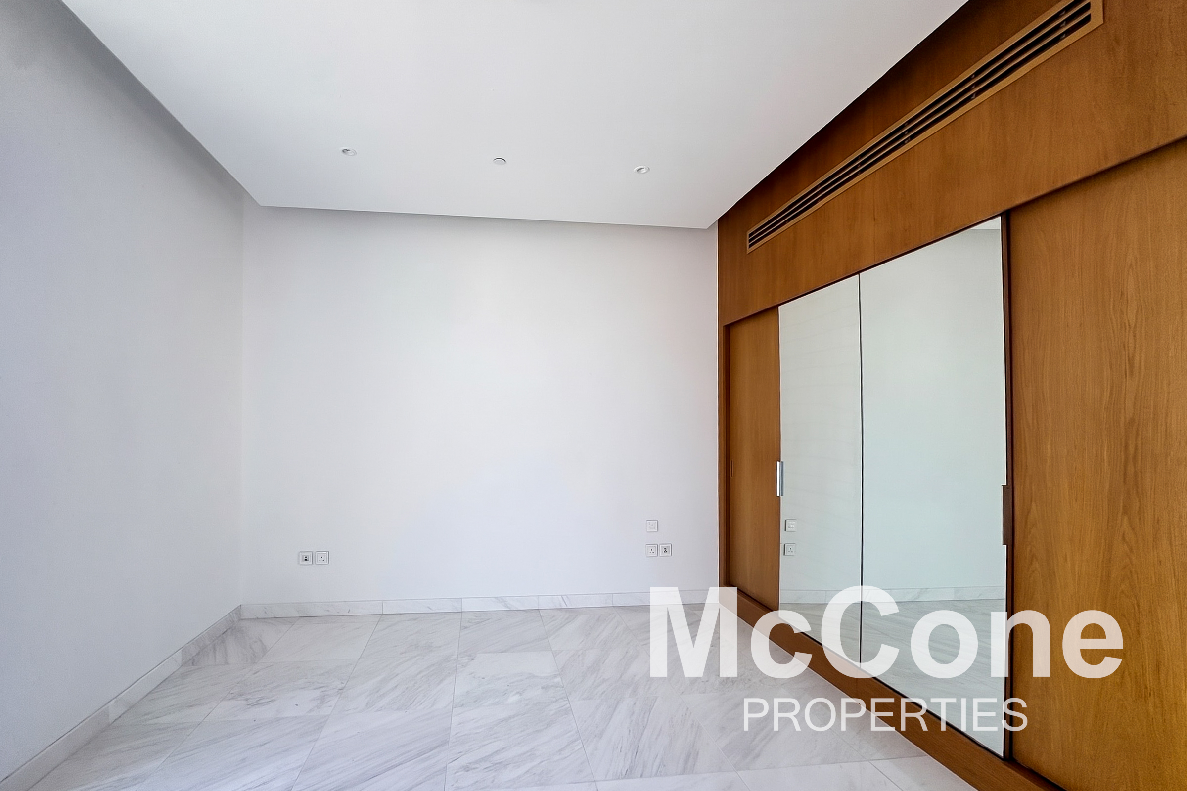 4 Bedroom Apartment for Rent in The One JBR, Jumeirah Beach Residence — photograph 11 of 16