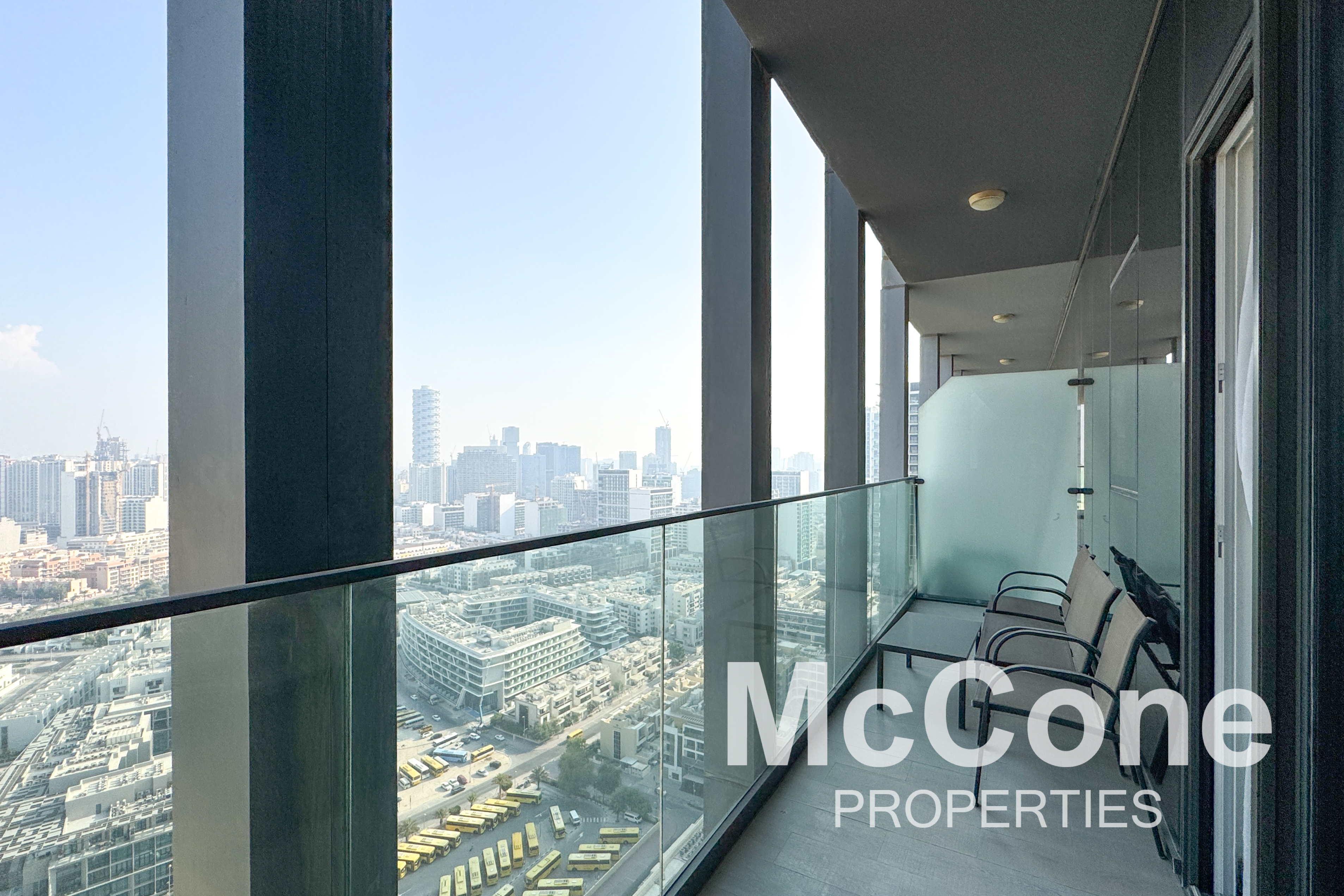 1 Bedroom Apartment for Rent in BLOOM TOWERS A, Jumeirah Village Circle — photo 2 of 14