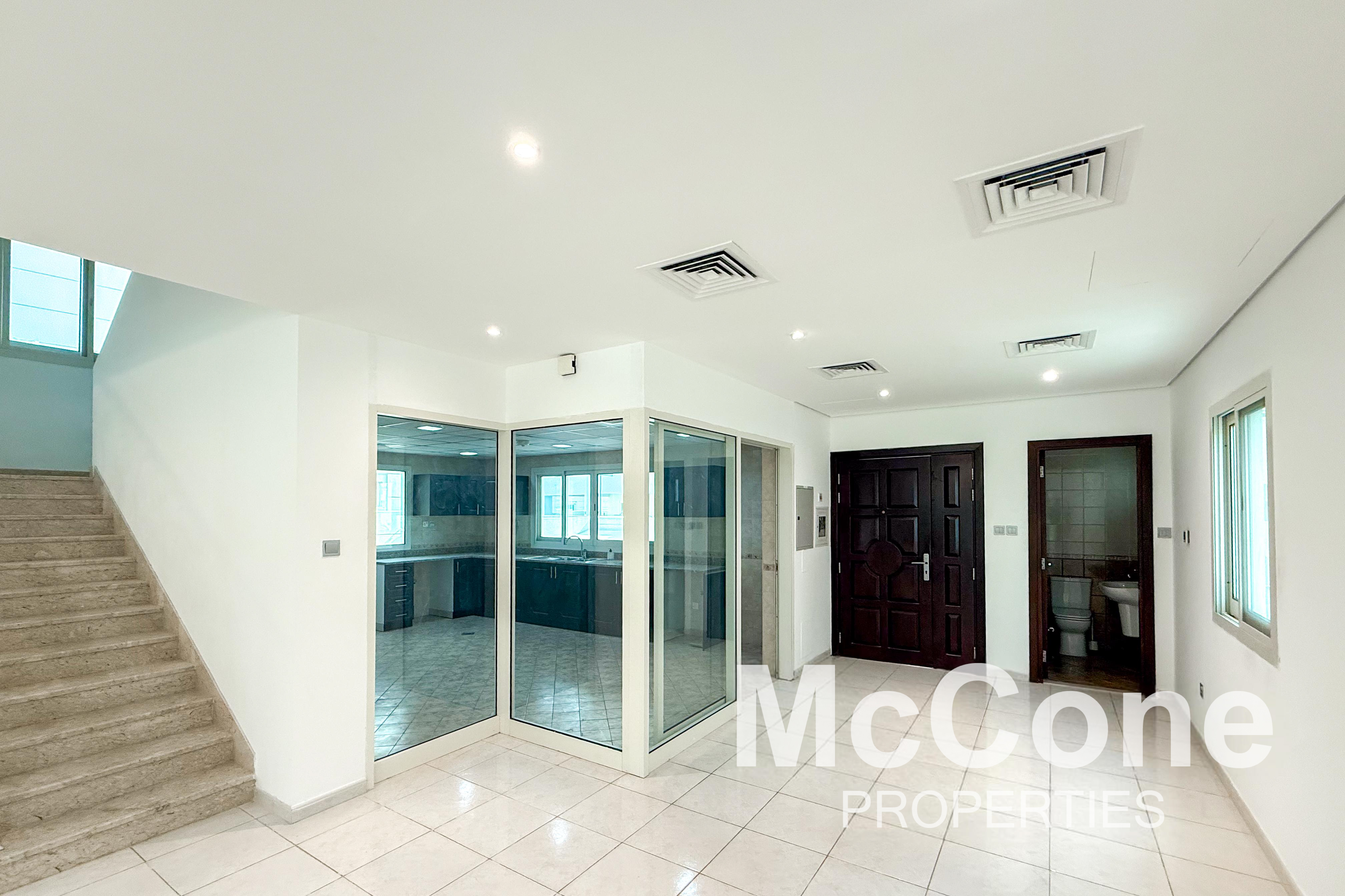 4 Bedroom Villa for Rent in Nakheel Circle Villas, Jumeirah Village Circle — photo 3 of 12