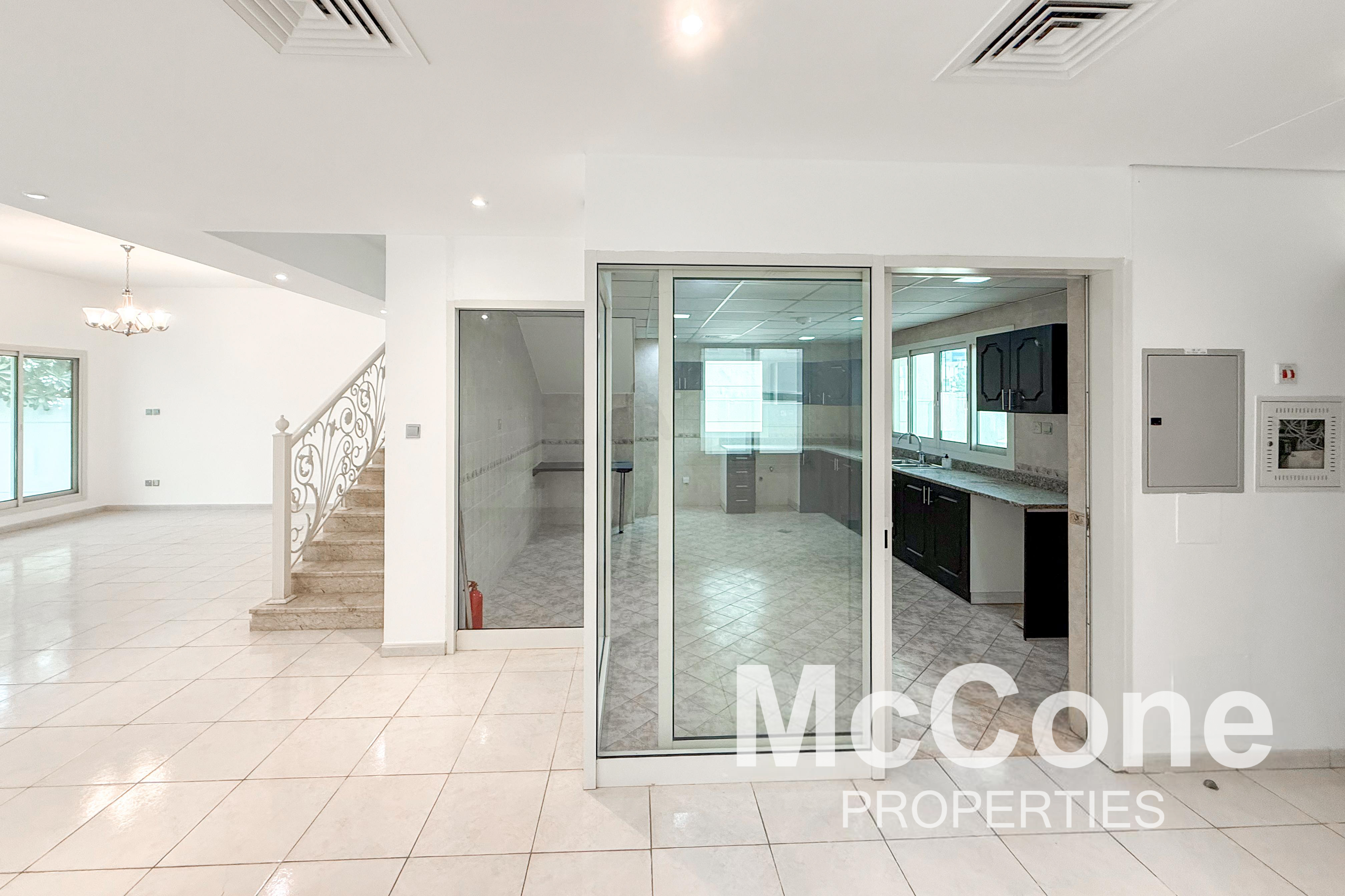 4 Bedroom Villa for Rent in Nakheel Circle Villas, Jumeirah Village Circle — photo 2 of 12