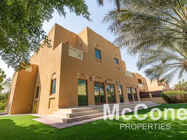 5 Bedroom Villa for Sale in Dubai Style, Al Furjan