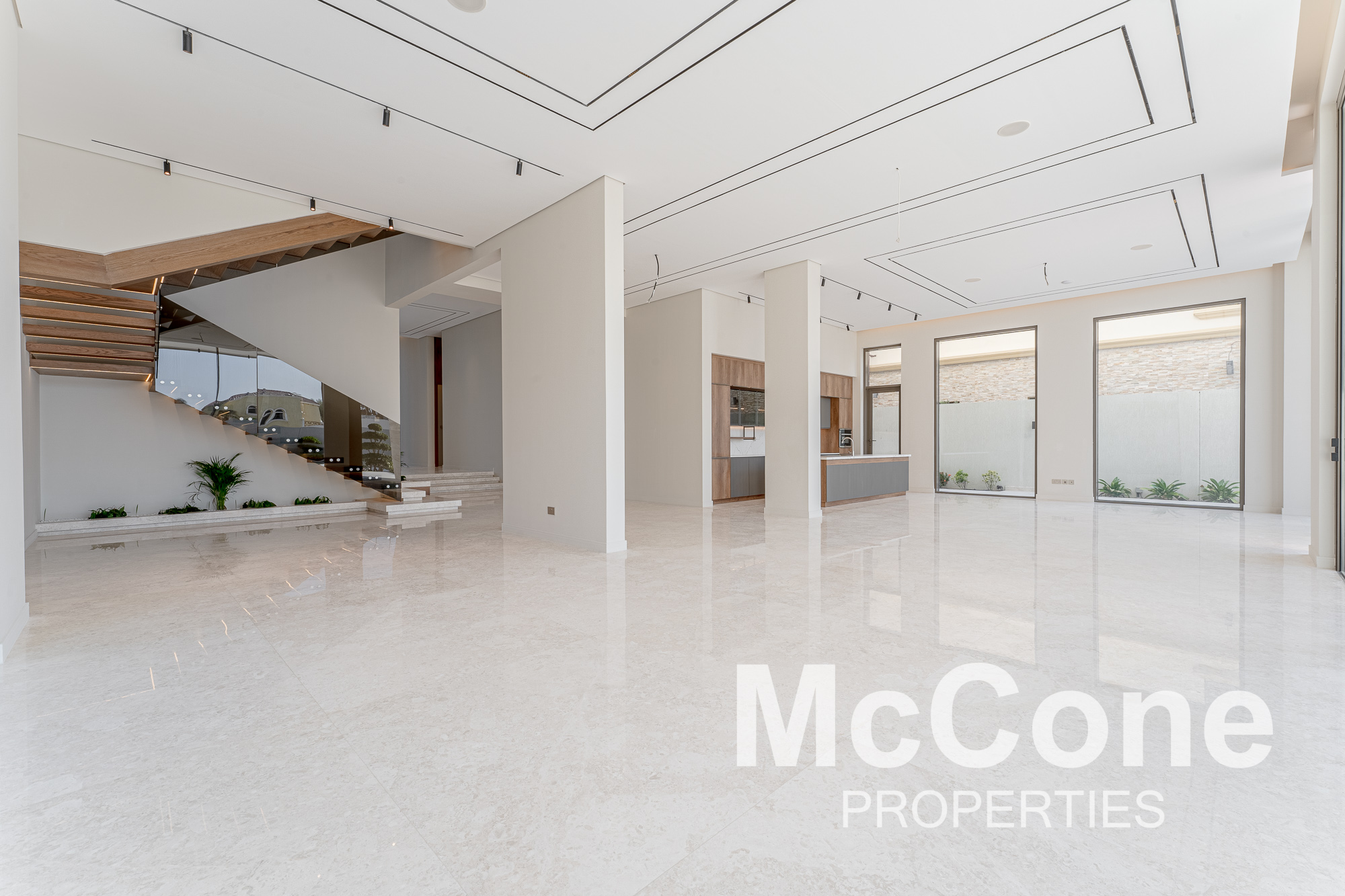 6 Bedroom Villa for Sale in District 4, Jumeirah Park — photo 2 of 29