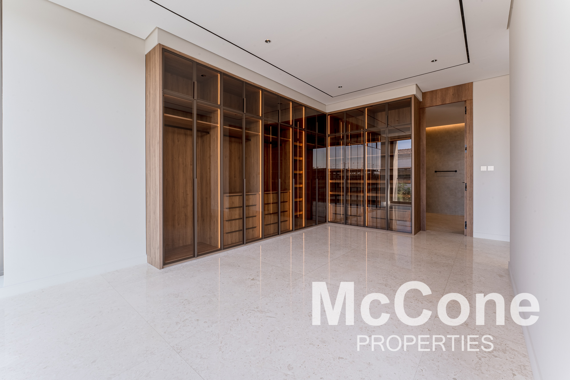 6 Bedroom Villa for Sale in District 4, Jumeirah Park — photograph 19 of 29