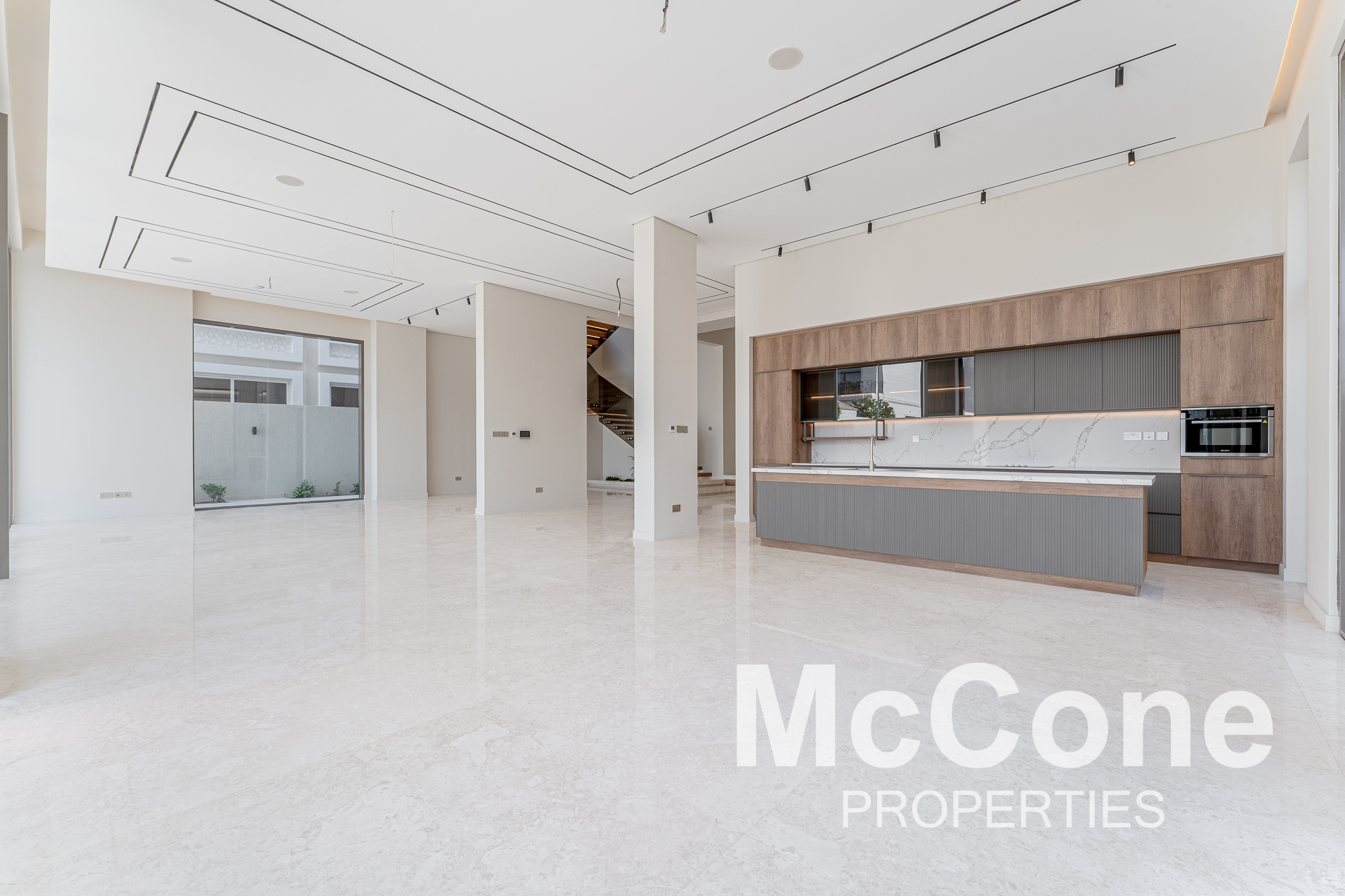 6 Bedroom Villa for Sale in District 4, Jumeirah Park — photo 3 of 29