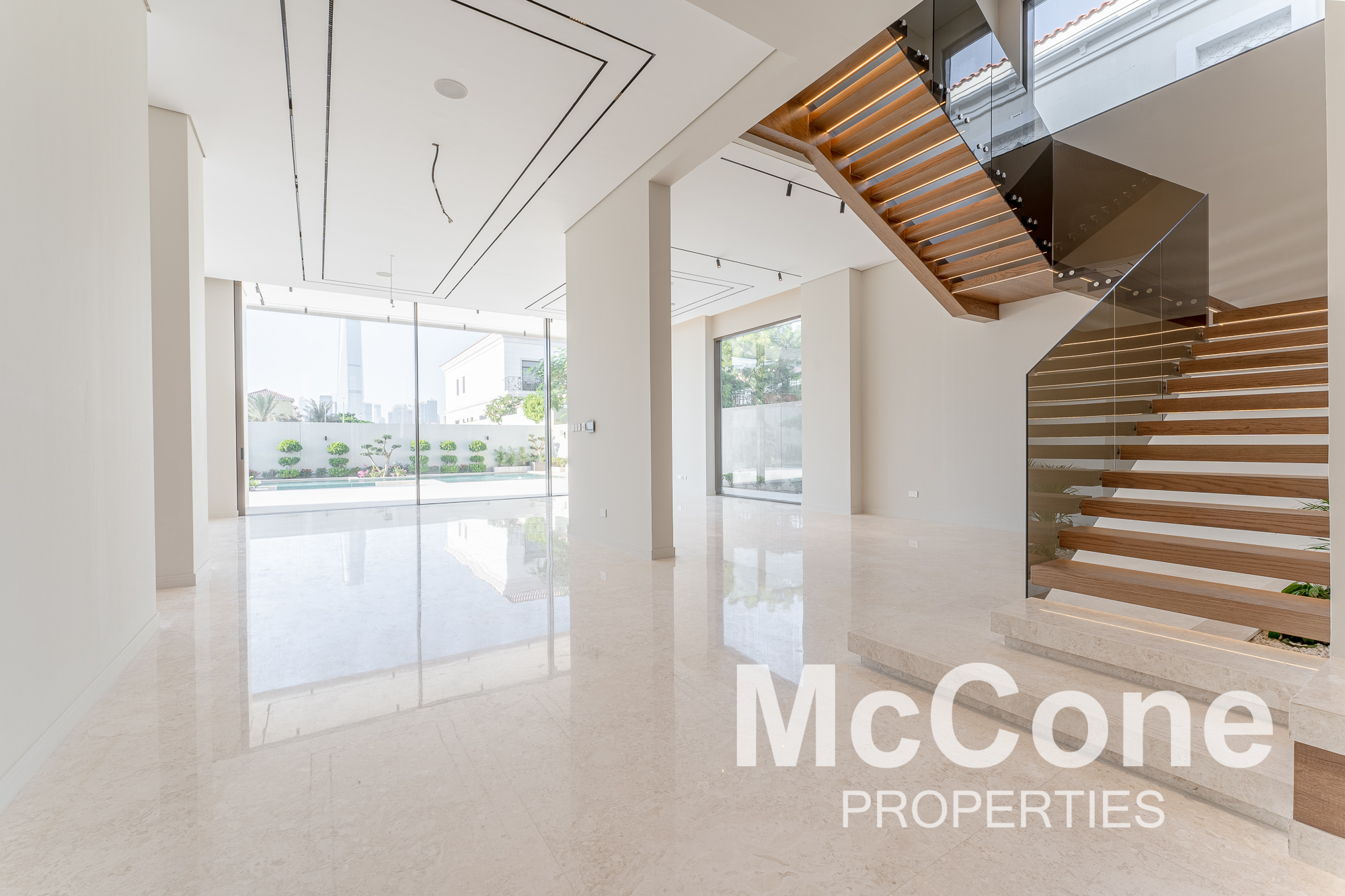 6 Bedroom Villa for Sale in District 4, Jumeirah Park — photo 5 of 29