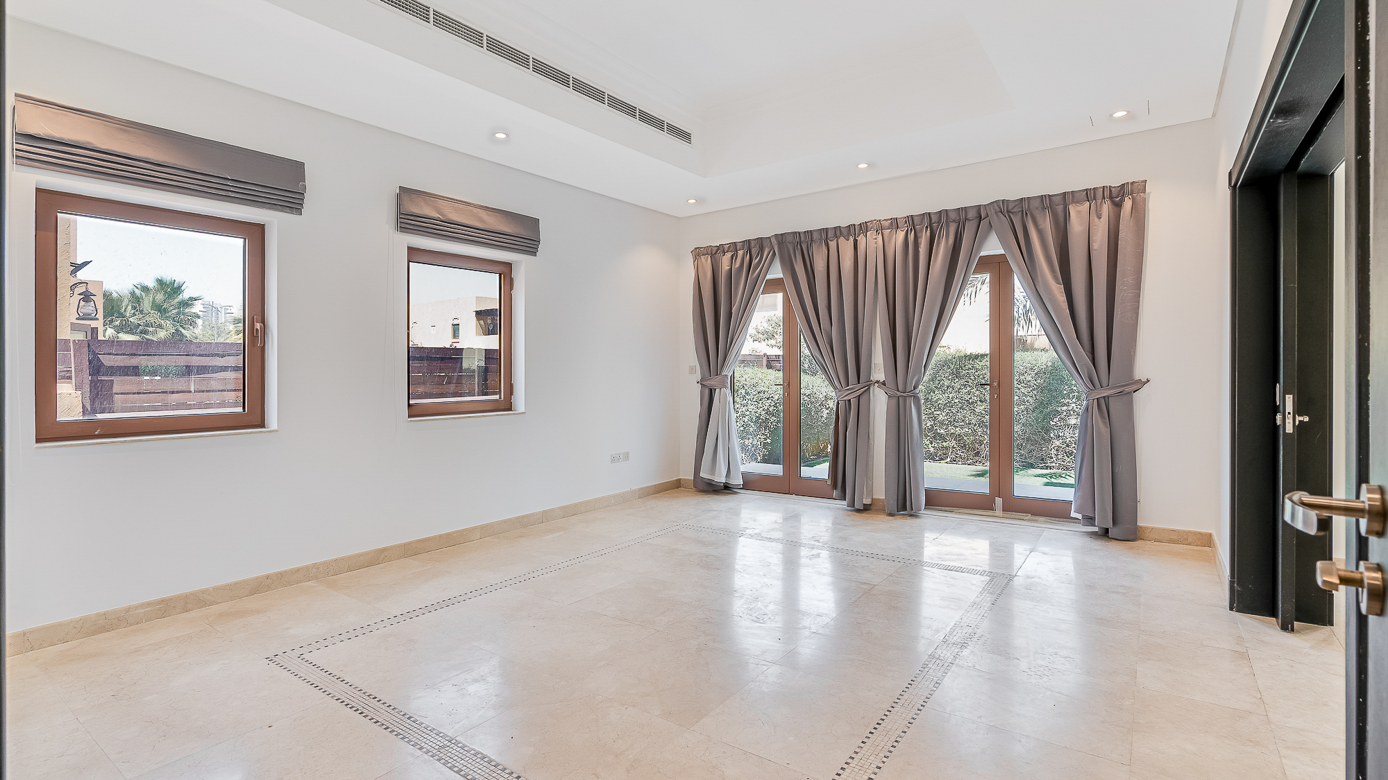 5 Bedroom Villa for Sale in Dubai Style, Al Furjan — photo 3 of 23