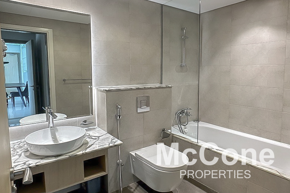 1 Bedroom Apartment for Sale in Paramount Tower Hotel & Residences, Business Bay — photo 7 of 11