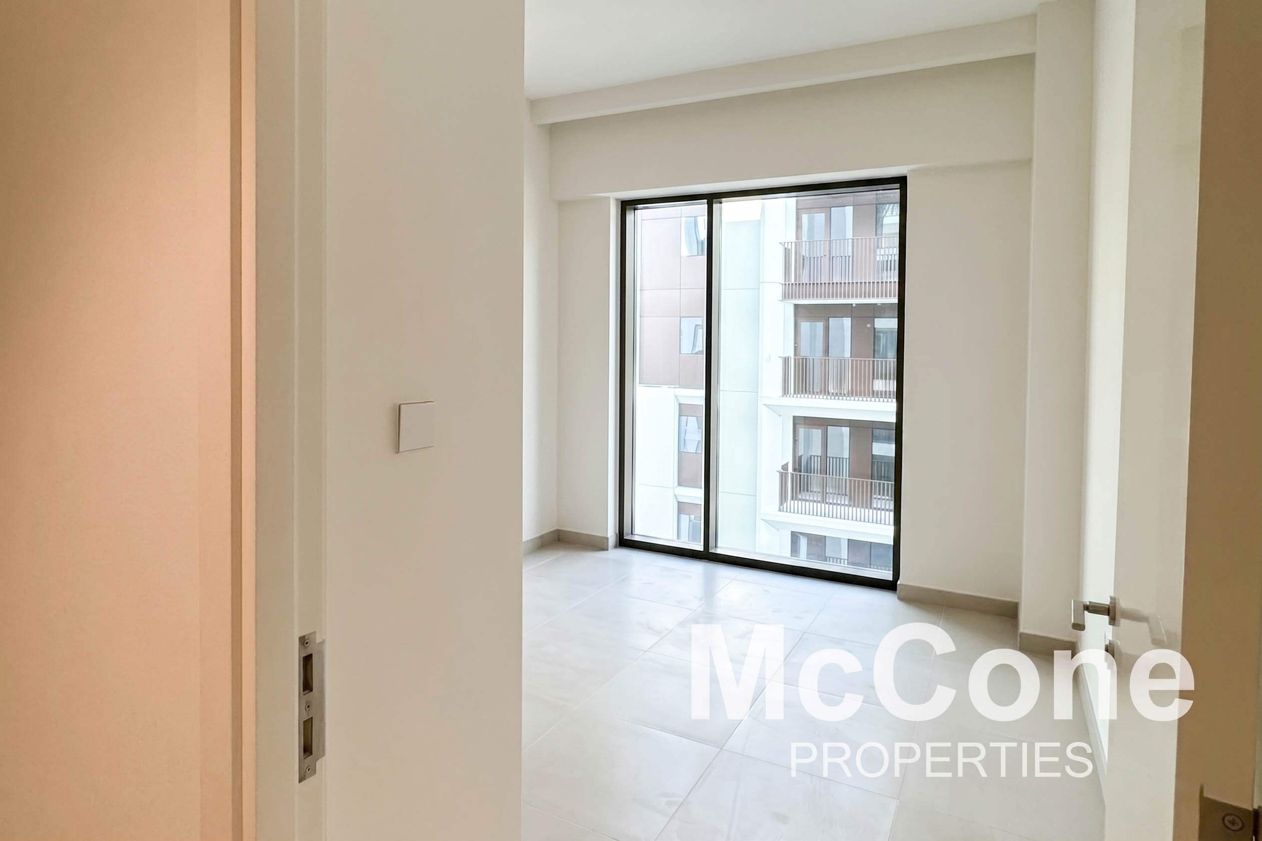 1 Bedroom Apartment for Sale in Lotus at Creek Beach Building 3, Dubai Creek Harbour (The Lagoons) — photo 3 of 10