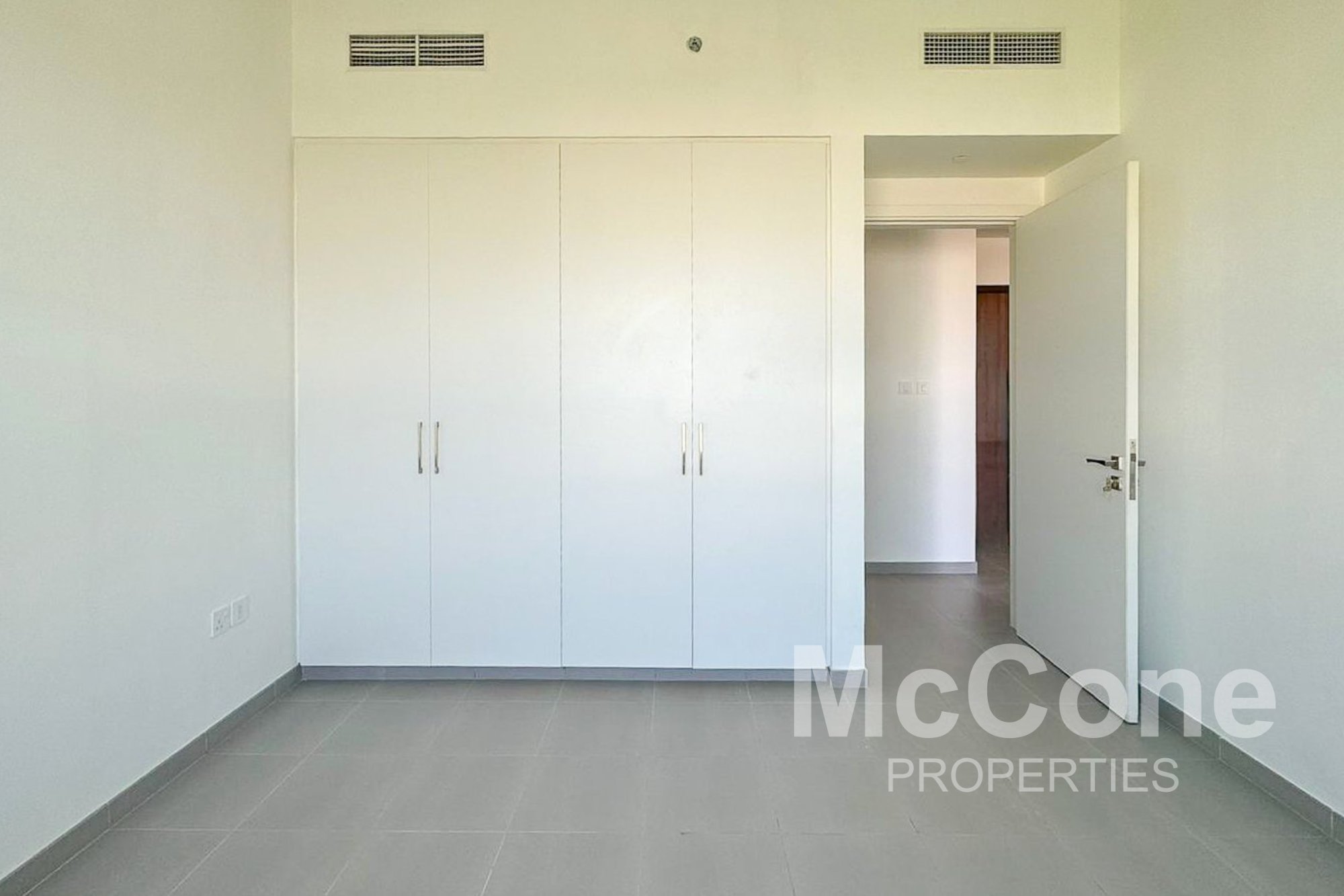 1 Bedroom Apartment for Sale in Golf Views A, Dubai South (Dubai World Central) — photo 9 of 17