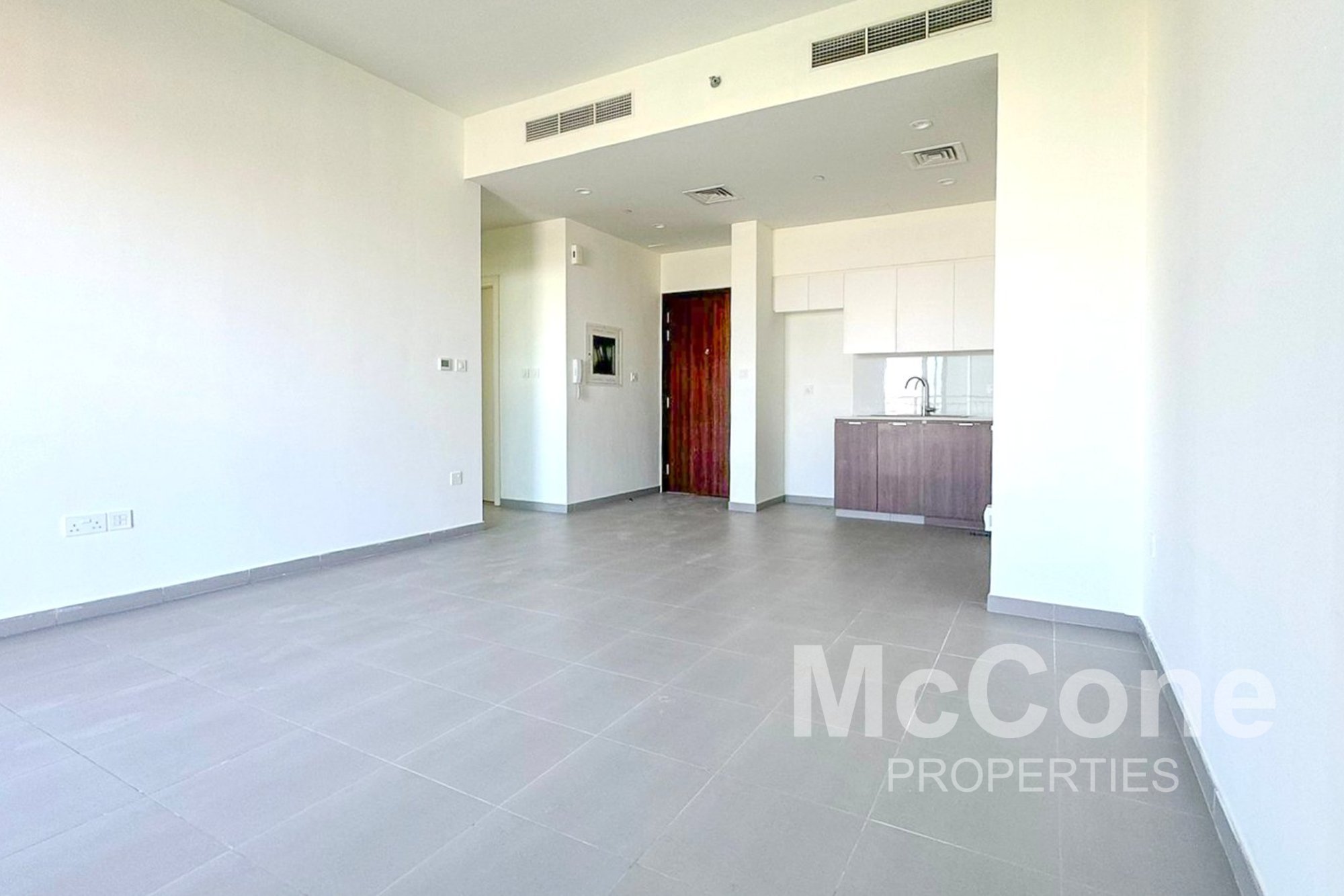 1 Bedroom Apartment for Sale in Golf Views A, Dubai South (Dubai World Central) — photo 6 of 17