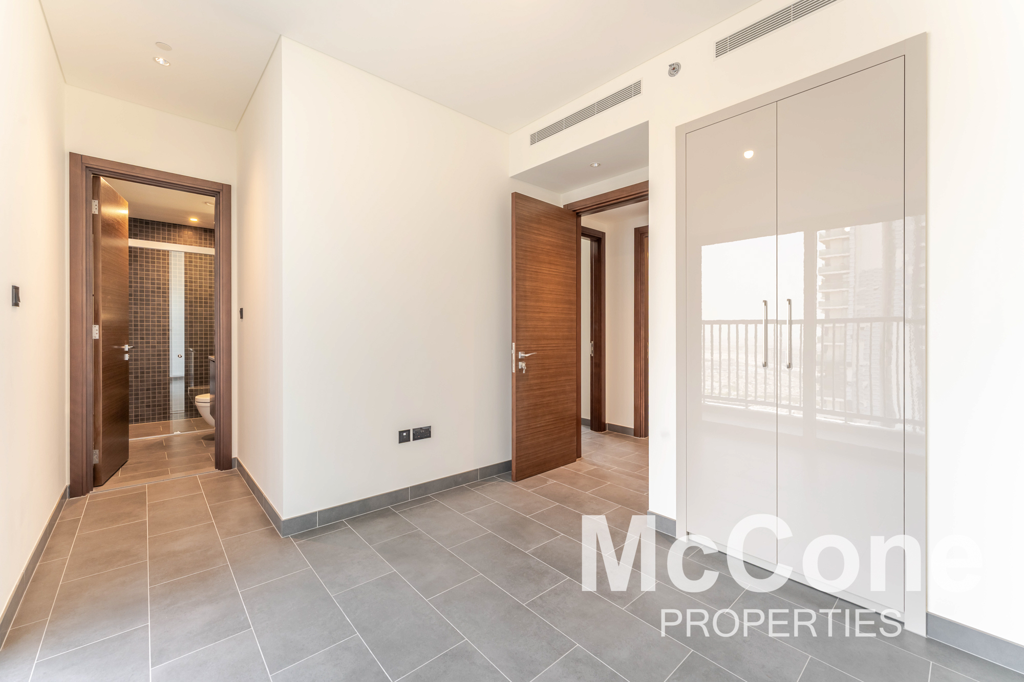 2 Bedroom Apartment for Sale in The Crest Tower C, Mohammed Bin Rashid City — photograph 12 of 26