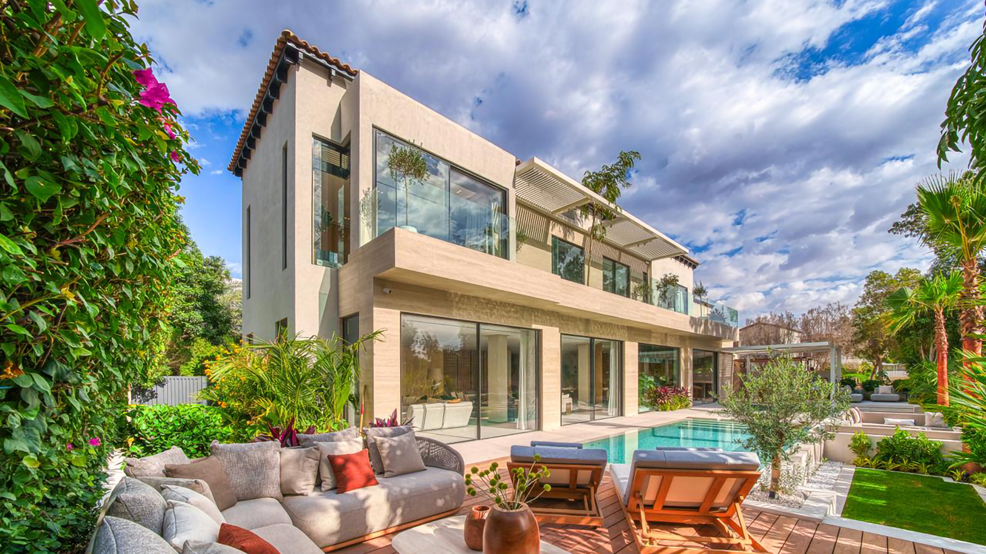6 Bedroom Villa for Sale in Olive Point, Jumeirah Golf Estates