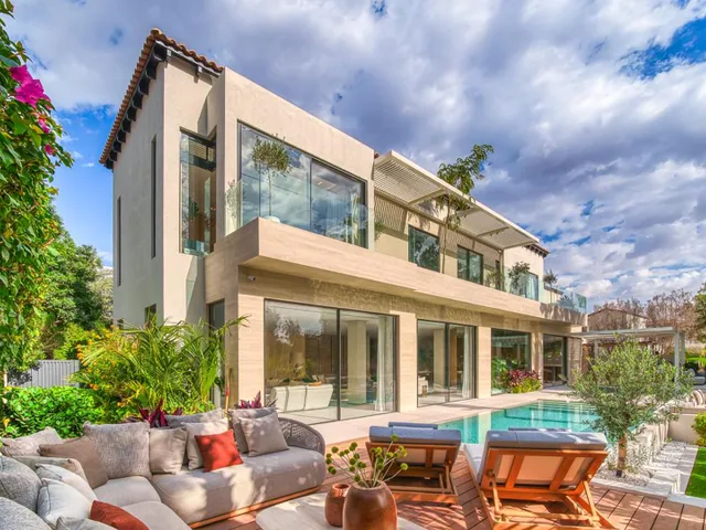 6 Bedroom Villa for Sale in Olive Point, Jumeirah Golf Estates