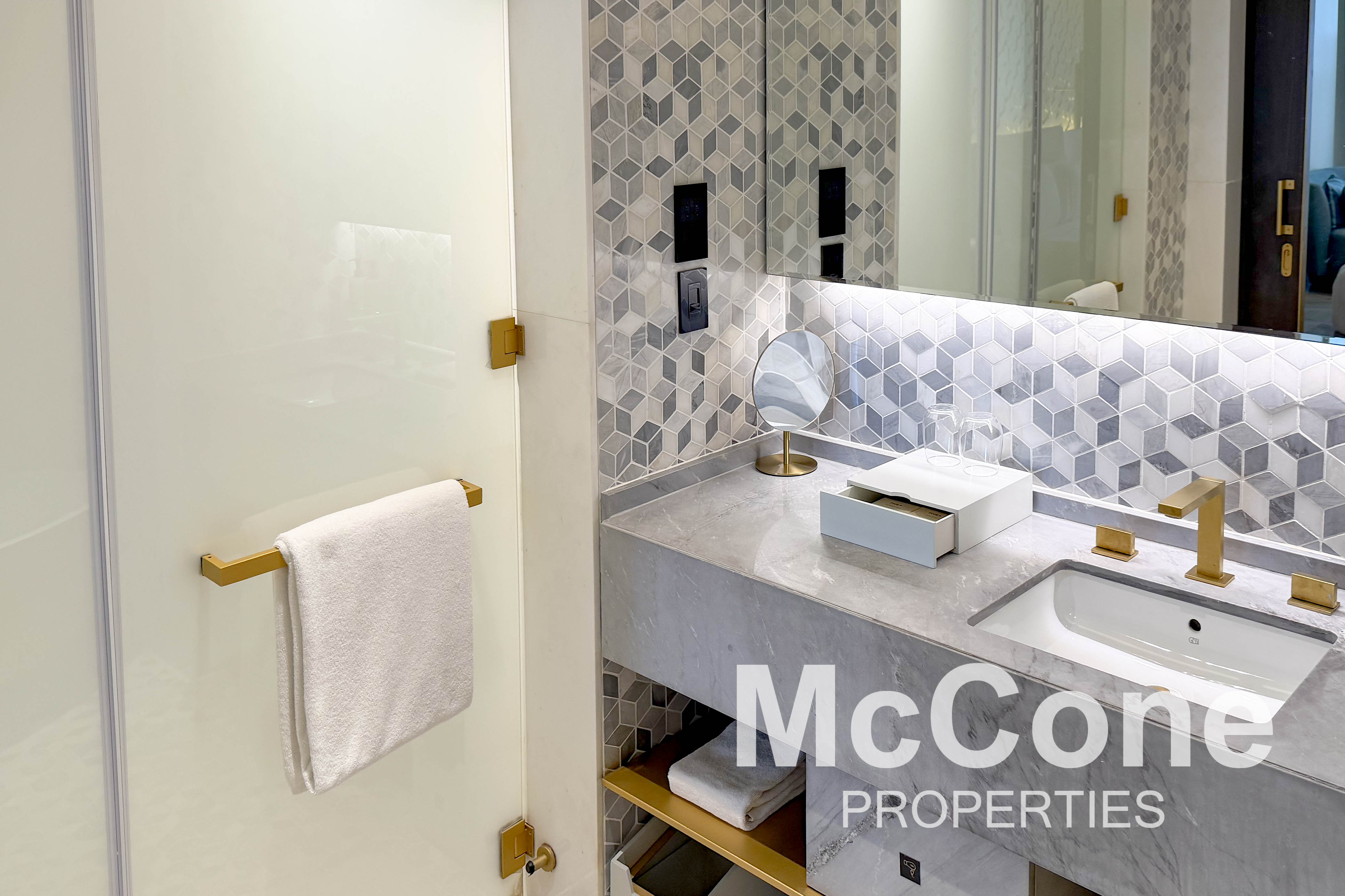 Studio Apartment for Sale in FIVE Palm Jumeirah, Palm Jumeirah — photograph 11 of 12