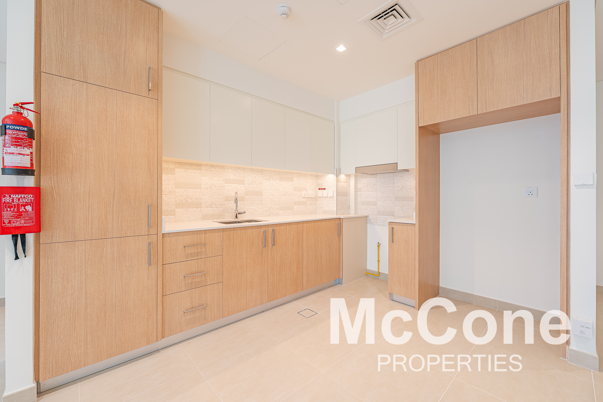 2 Bedroom Apartment for Sale in Seagate Building 3, Mina Rashid — photo 3 of 14